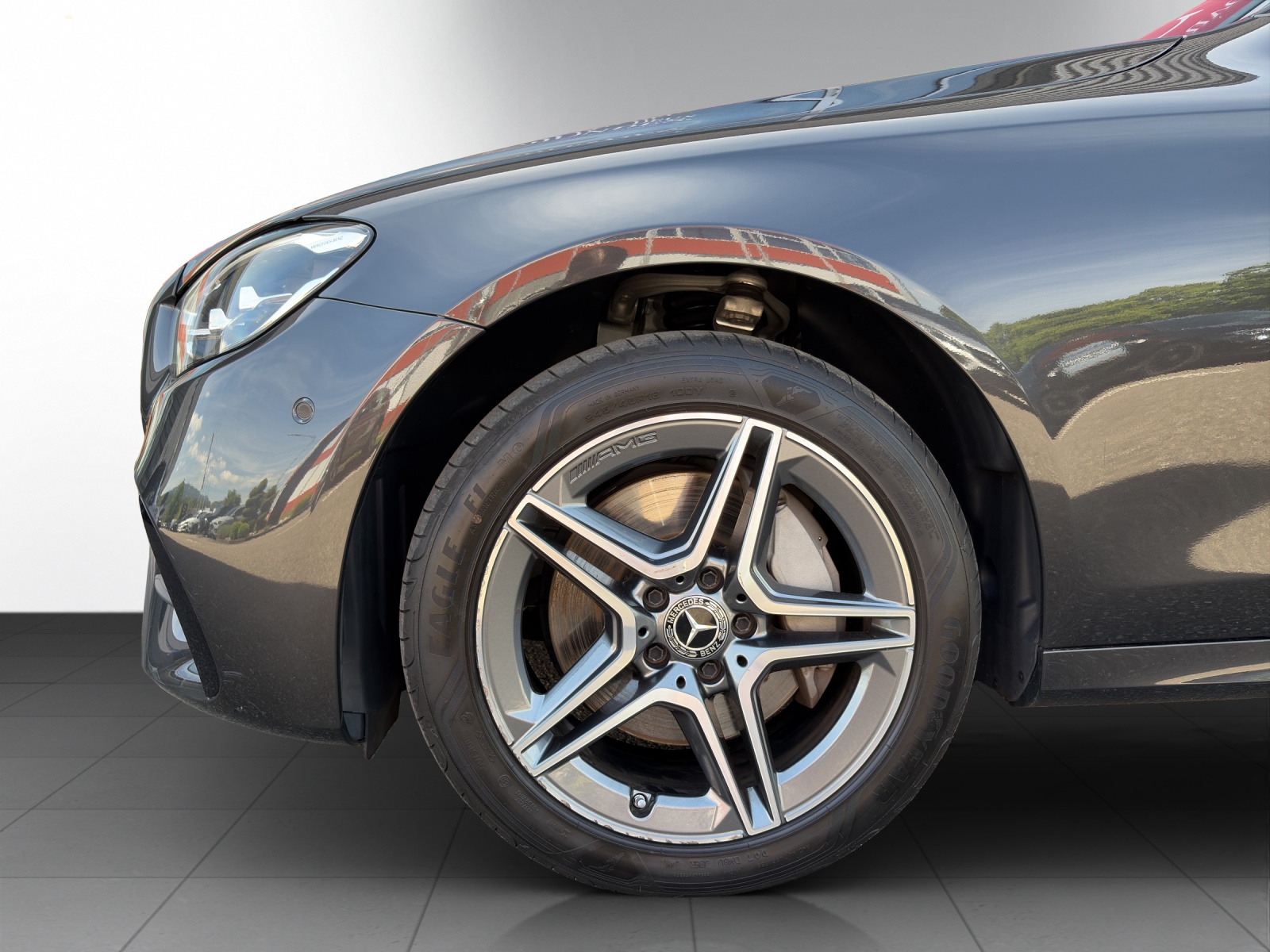 MERCEDES-BENZ E 300 de 4M AMG Line-showroom-element-3