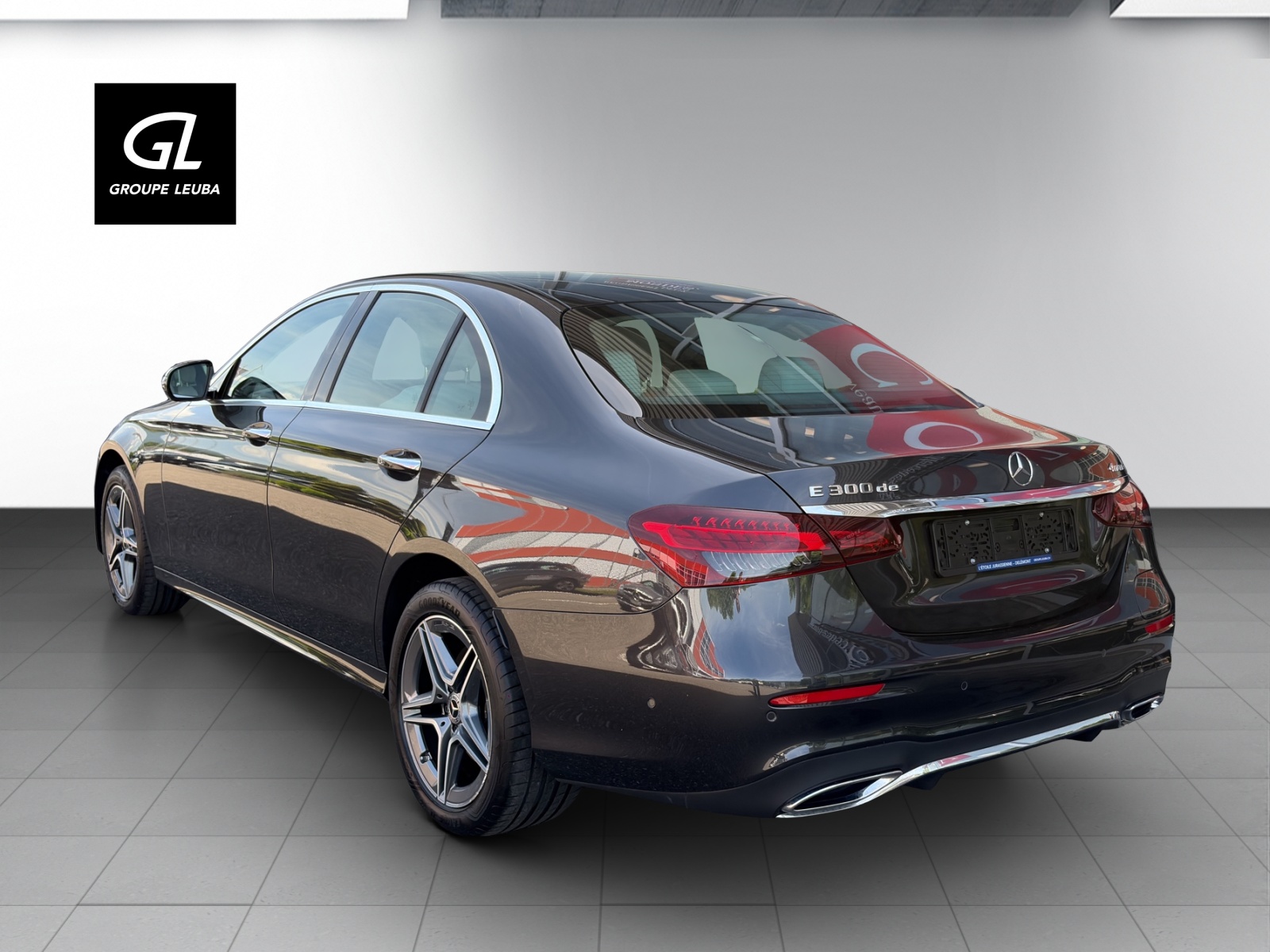 MERCEDES-BENZ E 300 de 4M AMG Line-image-4