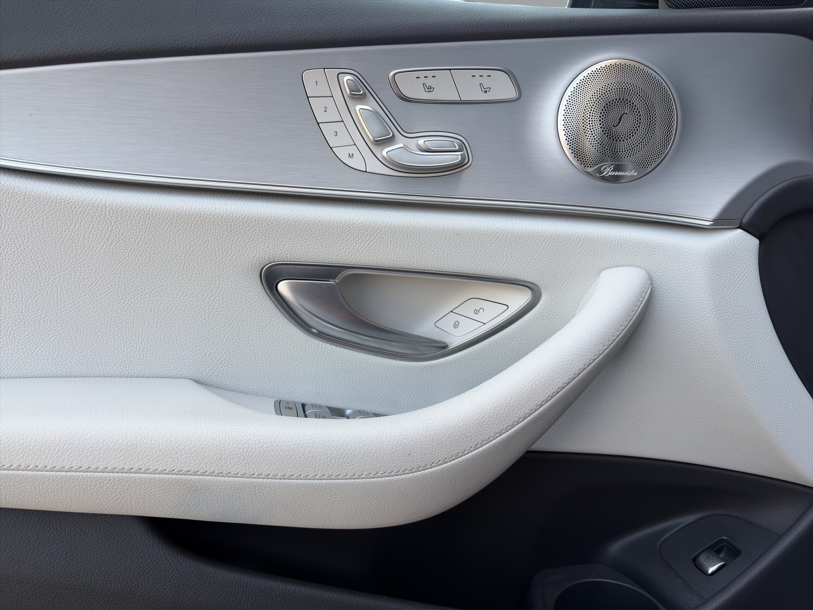 MERCEDES-BENZ E 300 de 4M AMG Line-image-9