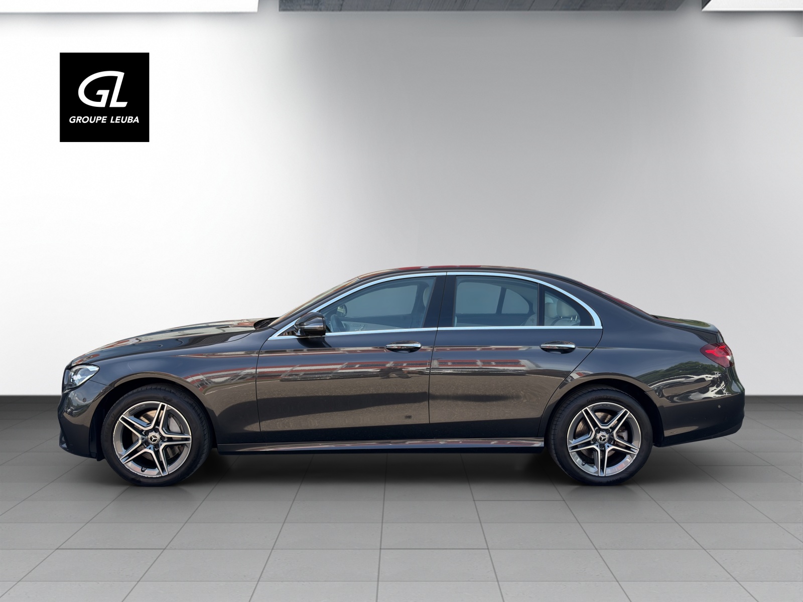 MERCEDES-BENZ E 300 de 4M AMG Line-showroom-element-2