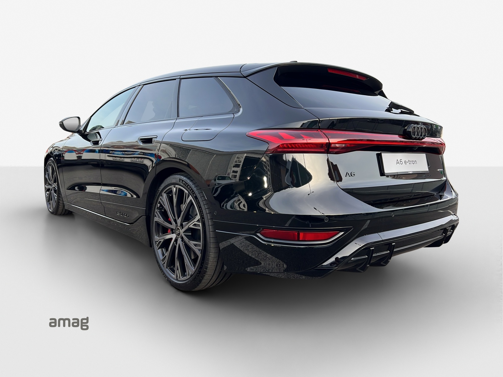 AUDI A6 Avant e-tron quattro-showroom-element-2