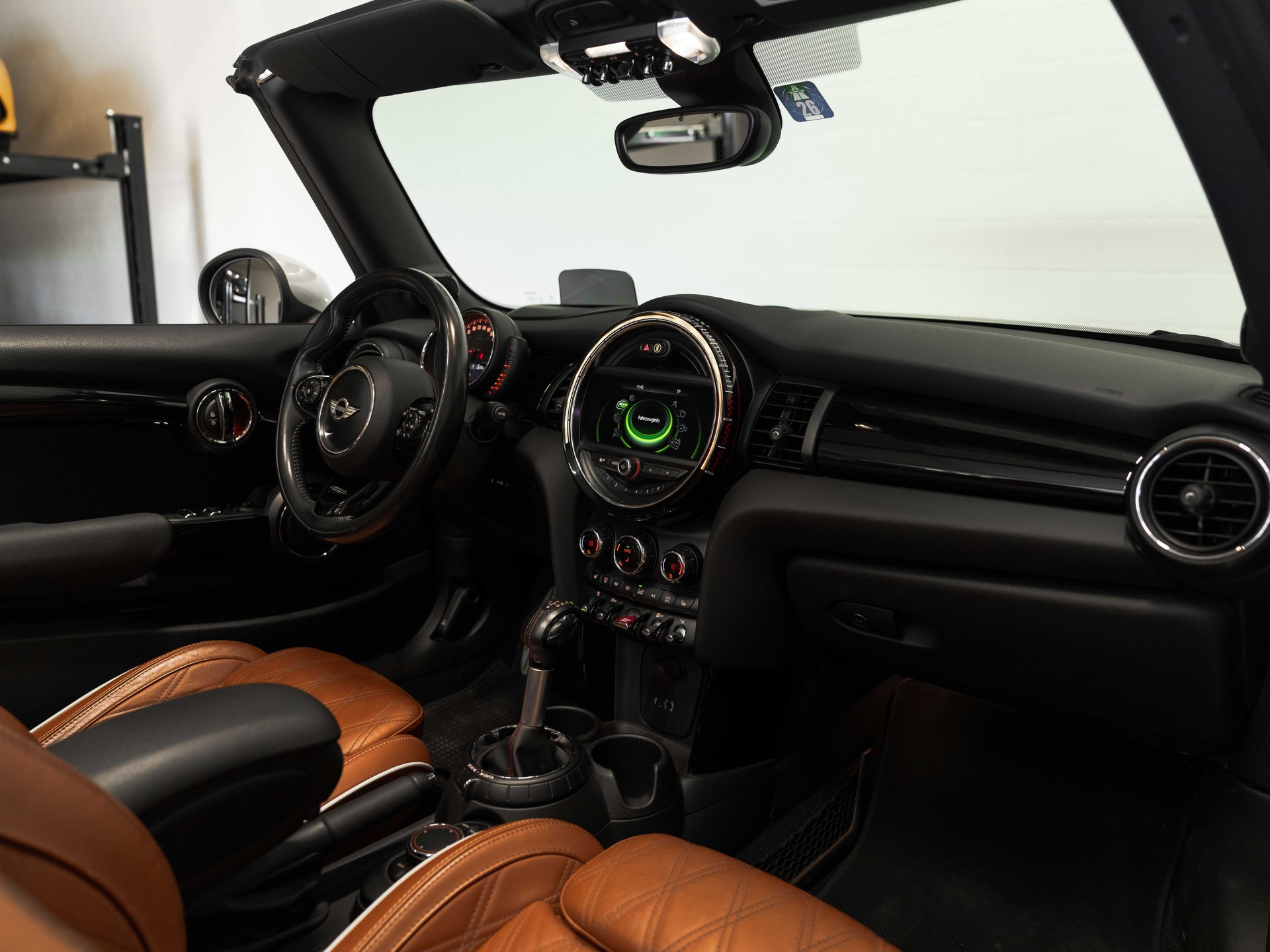 MINI Cooper John Cooper Works Cabriolet Steptronic-image-29