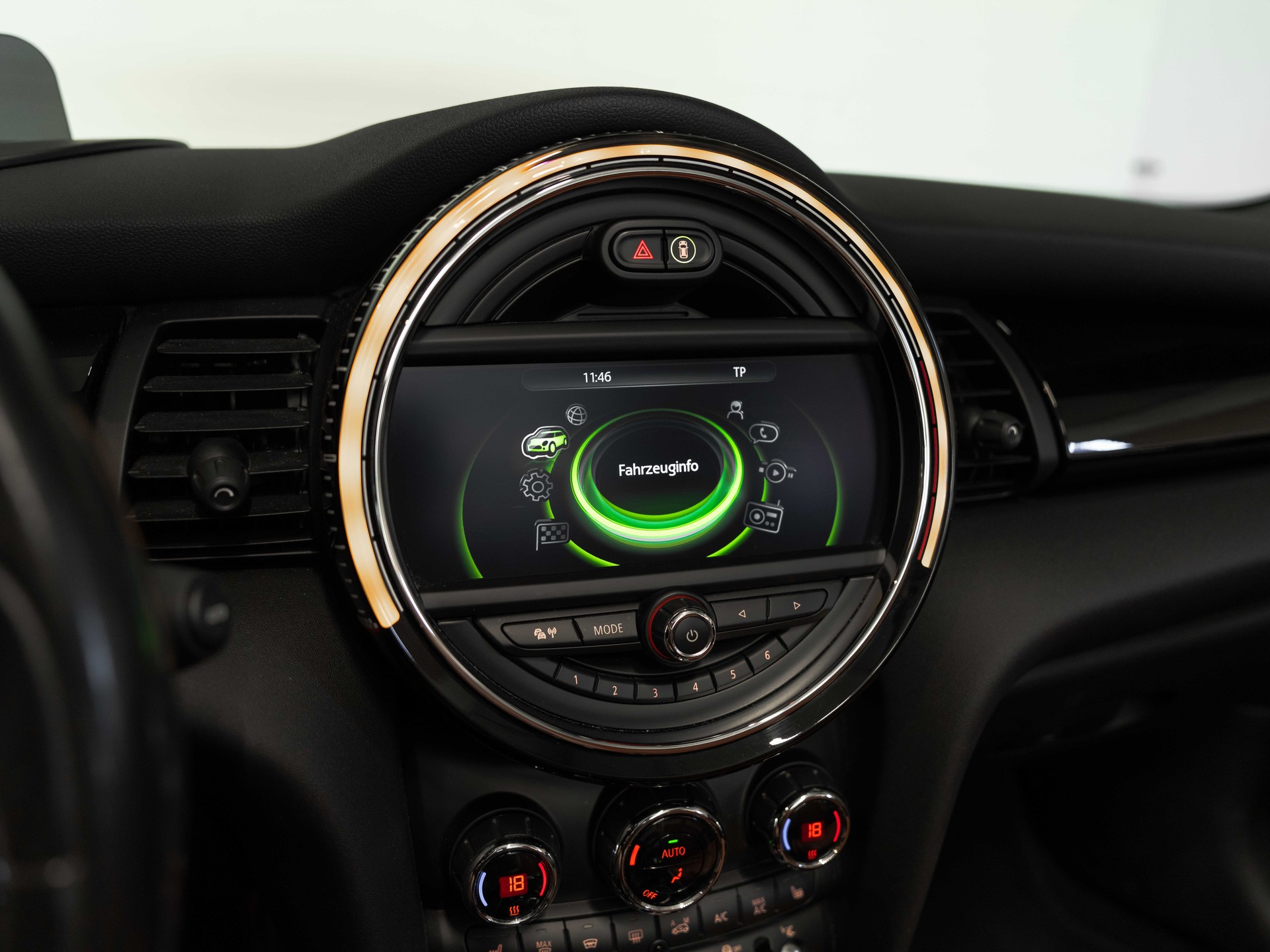 MINI Cooper John Cooper Works Cabriolet Steptronic-image-32