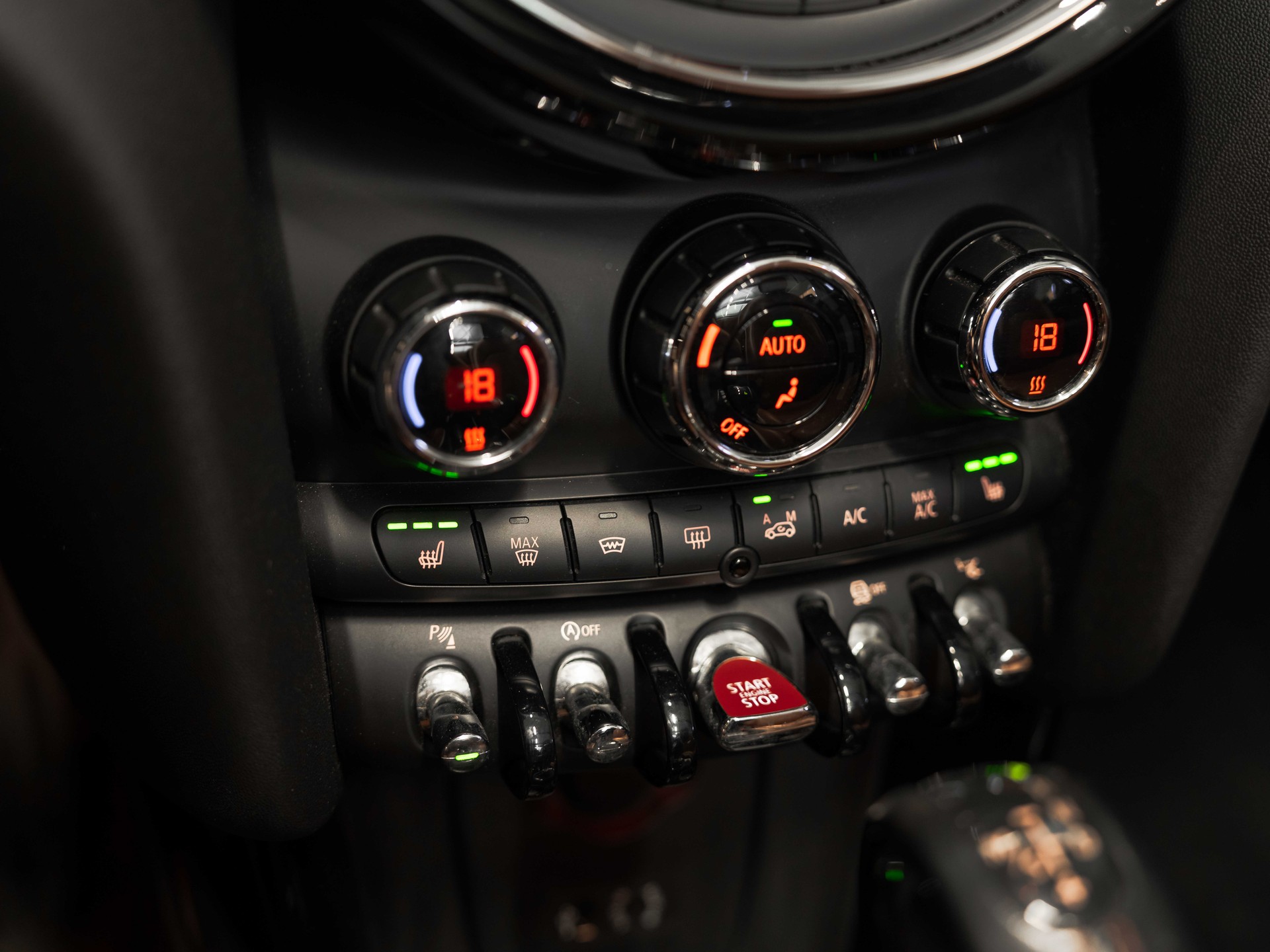 MINI Cooper John Cooper Works Cabriolet Steptronic-image-46