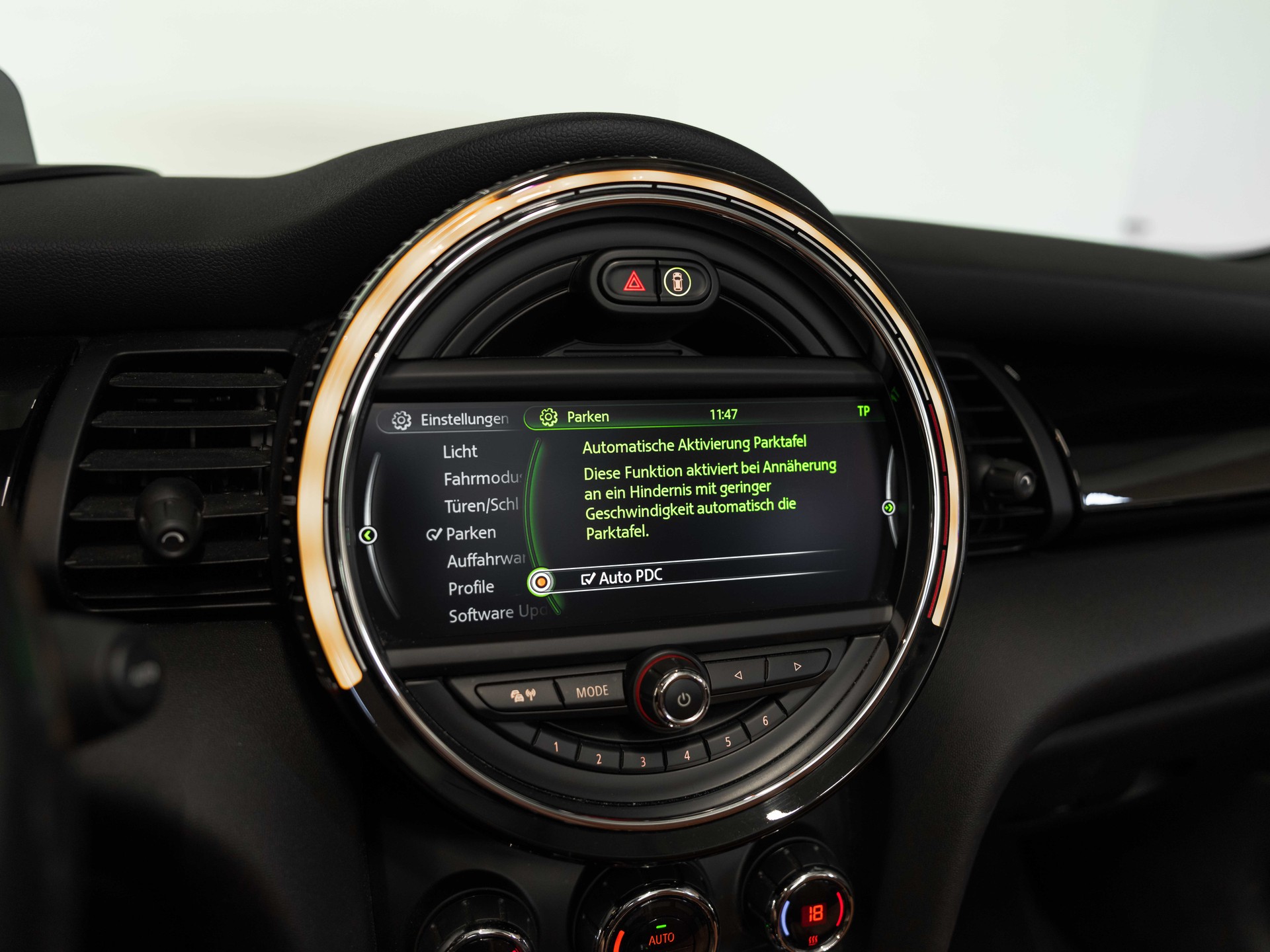 MINI Cooper John Cooper Works Cabriolet Steptronic-image-38