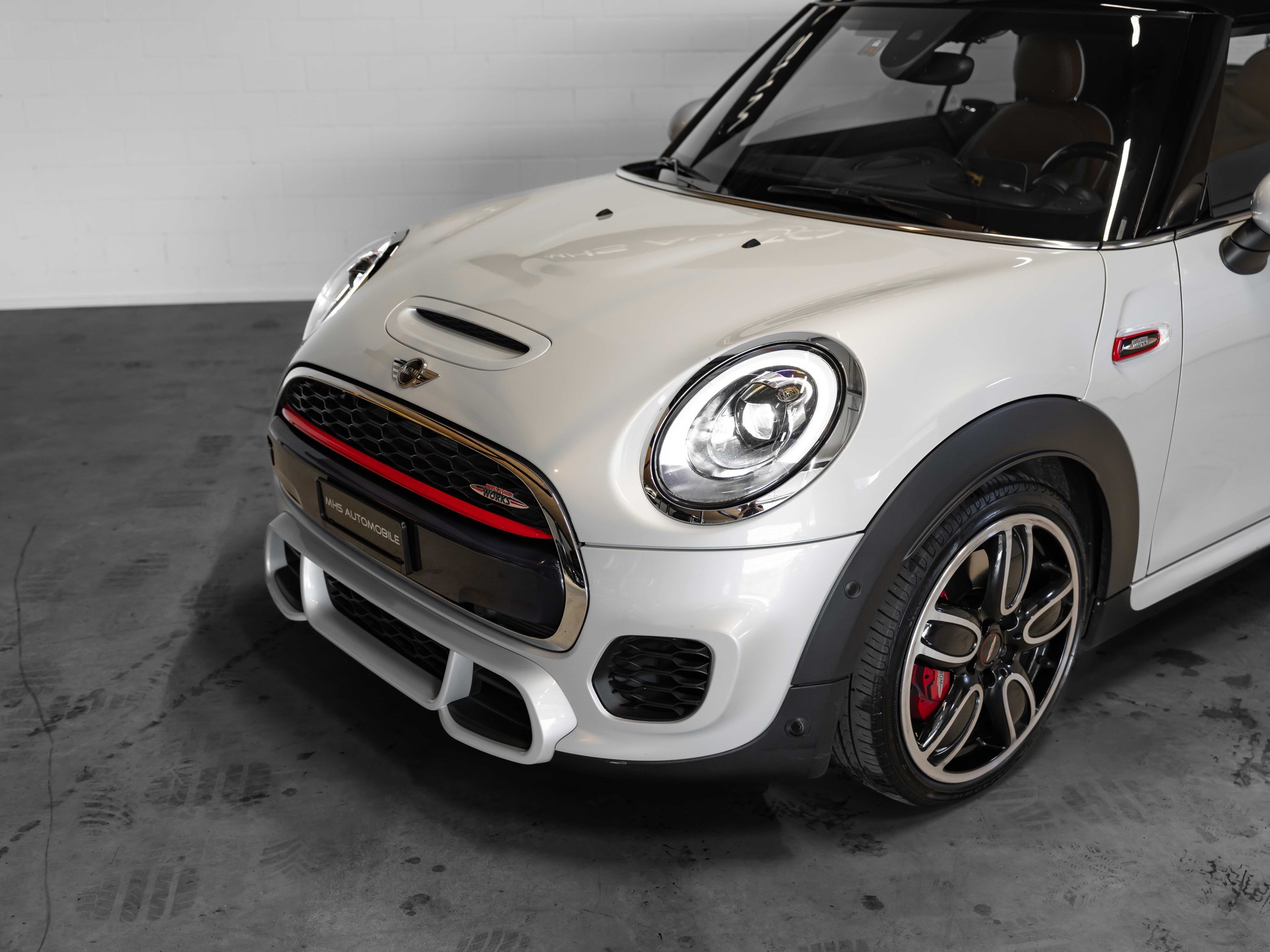 MINI Cooper John Cooper Works Cabriolet Steptronic-image-17