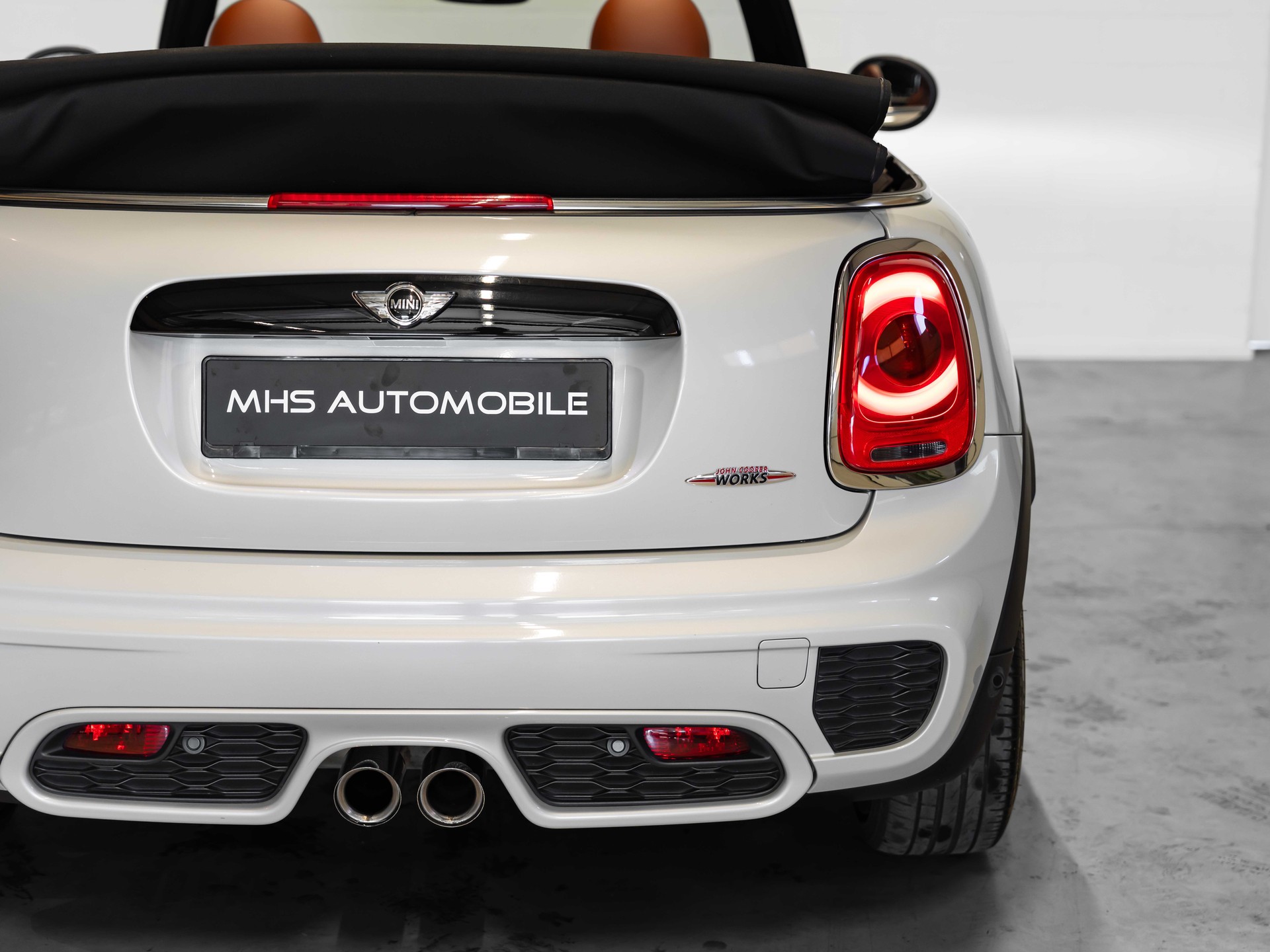 MINI Cooper John Cooper Works Cabriolet Steptronic-image-24