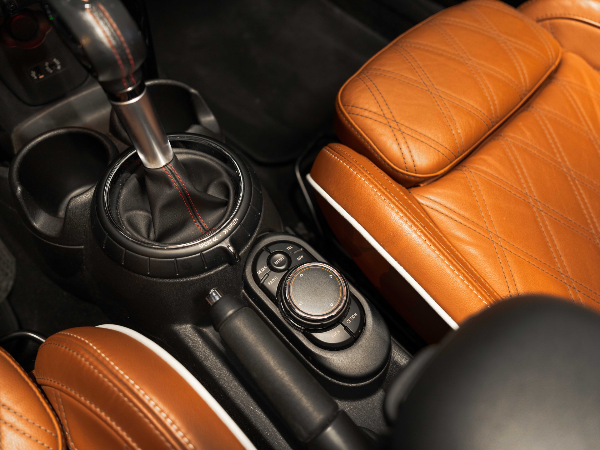 MINI Cooper John Cooper Works Cabriolet Steptronic-image-43