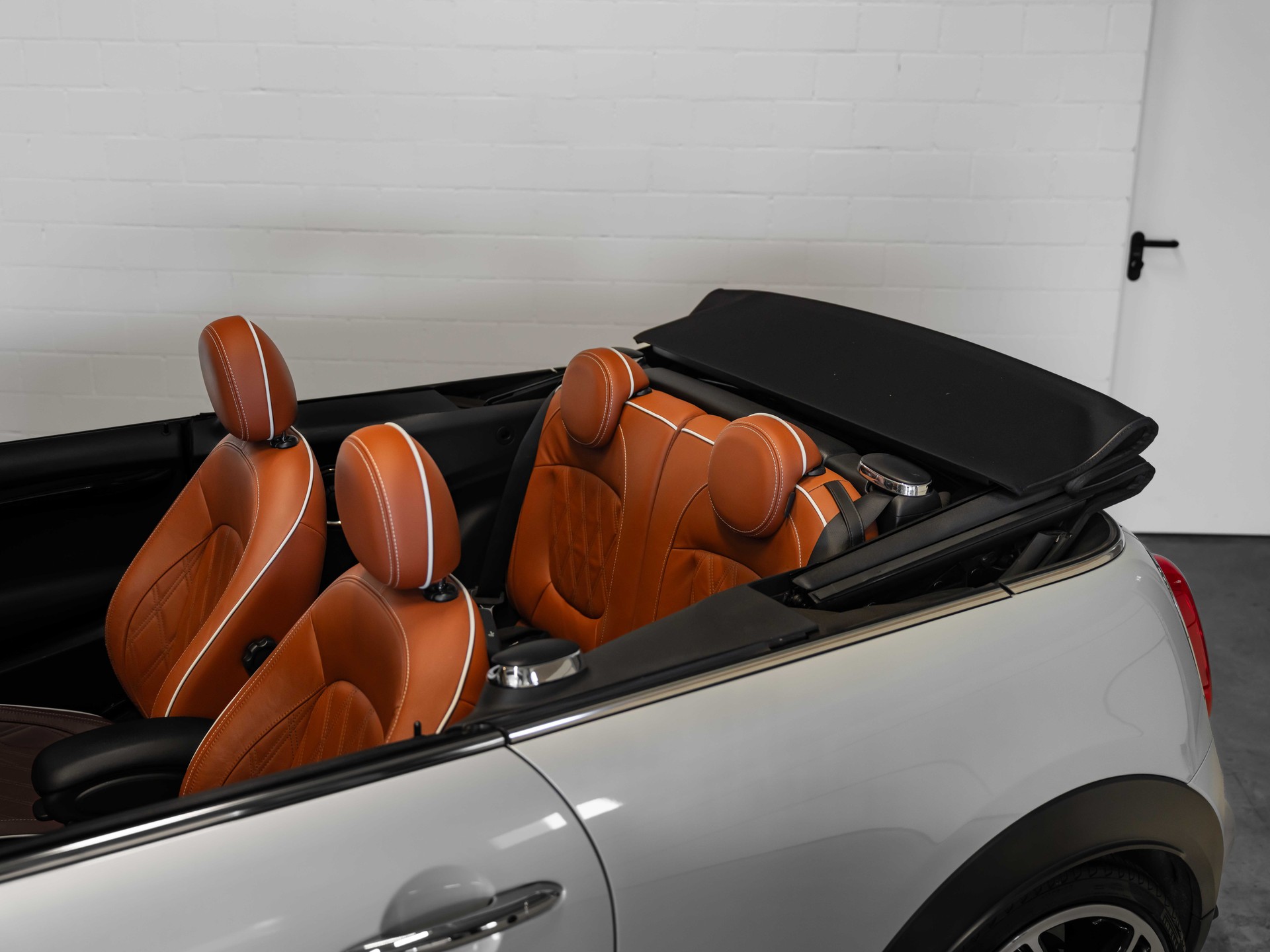 MINI Cooper John Cooper Works Cabriolet Steptronic-image-19