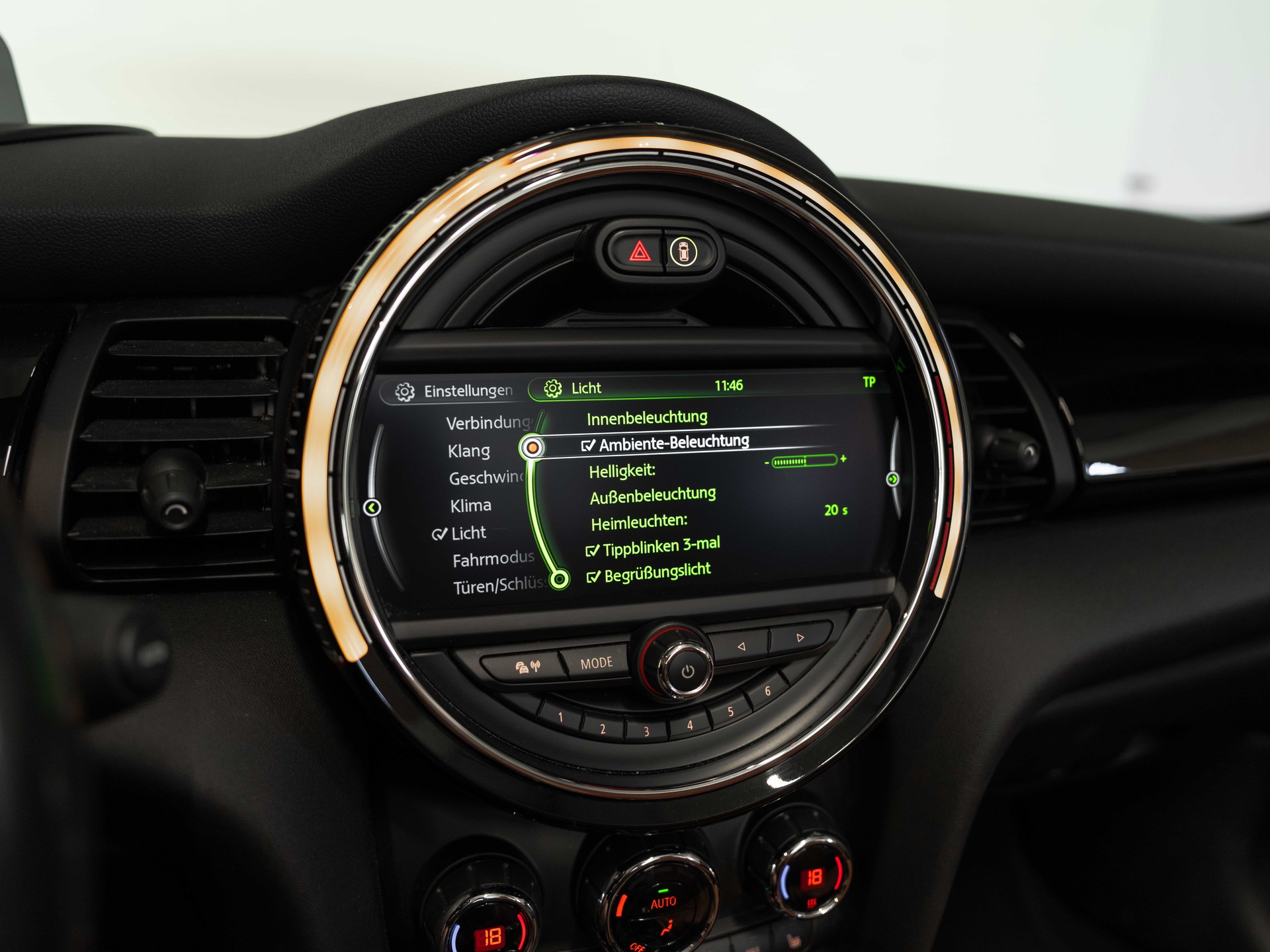 MINI Cooper John Cooper Works Cabriolet Steptronic-image-35