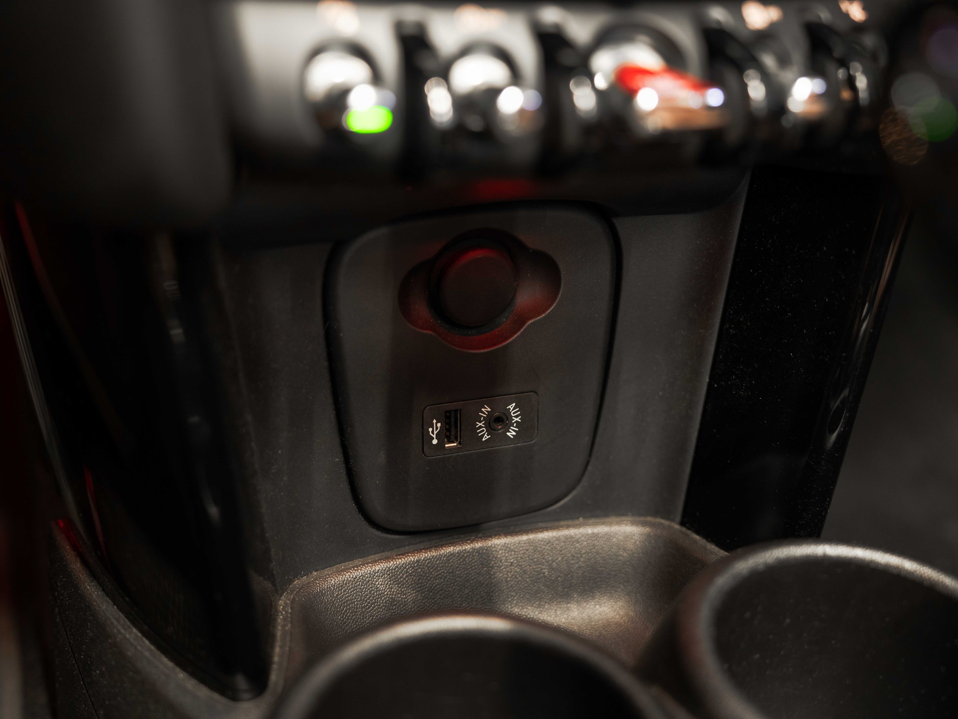 MINI Cooper John Cooper Works Cabriolet Steptronic-image-45