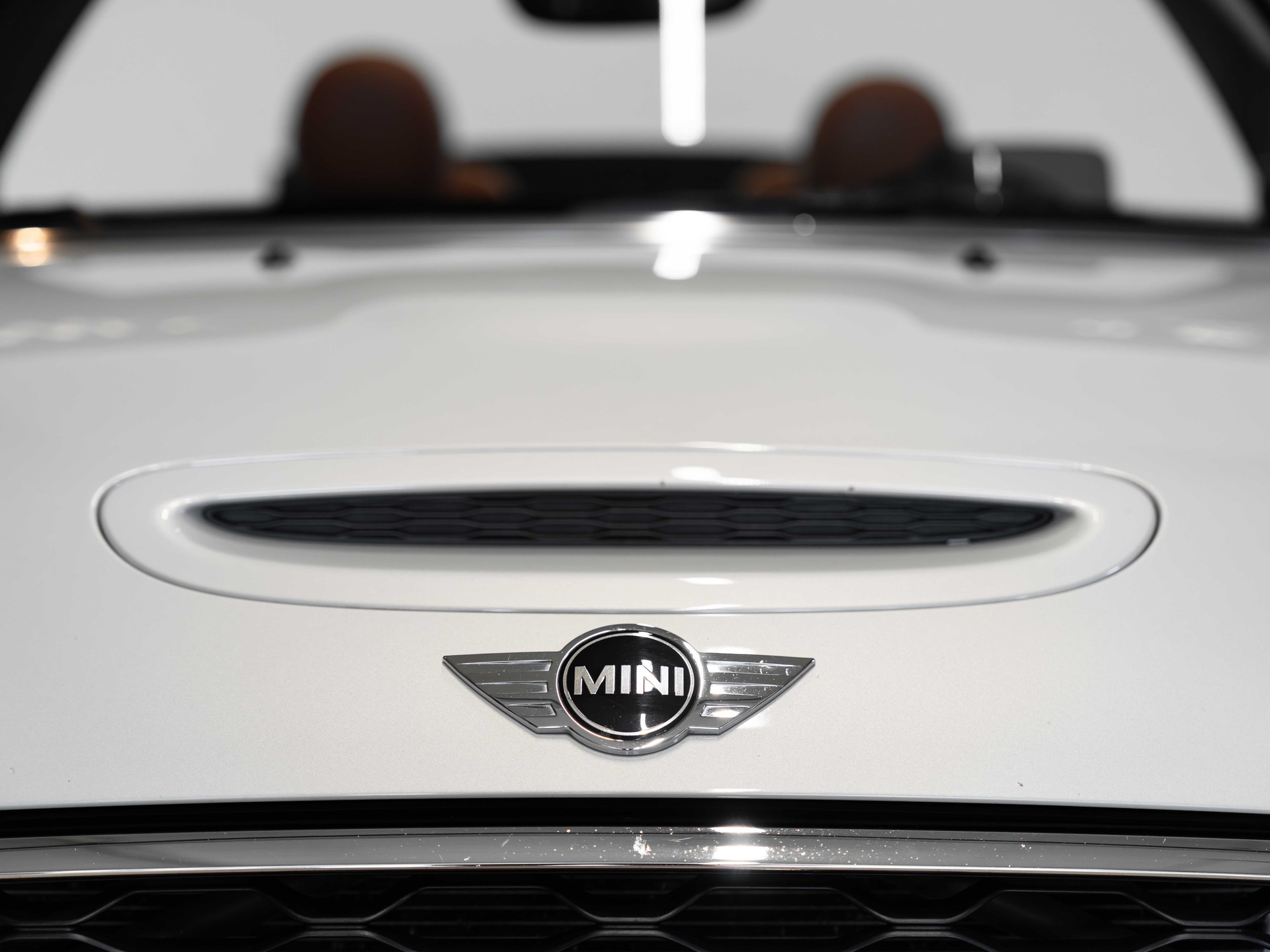 MINI Cooper John Cooper Works Cabriolet Steptronic-image-28