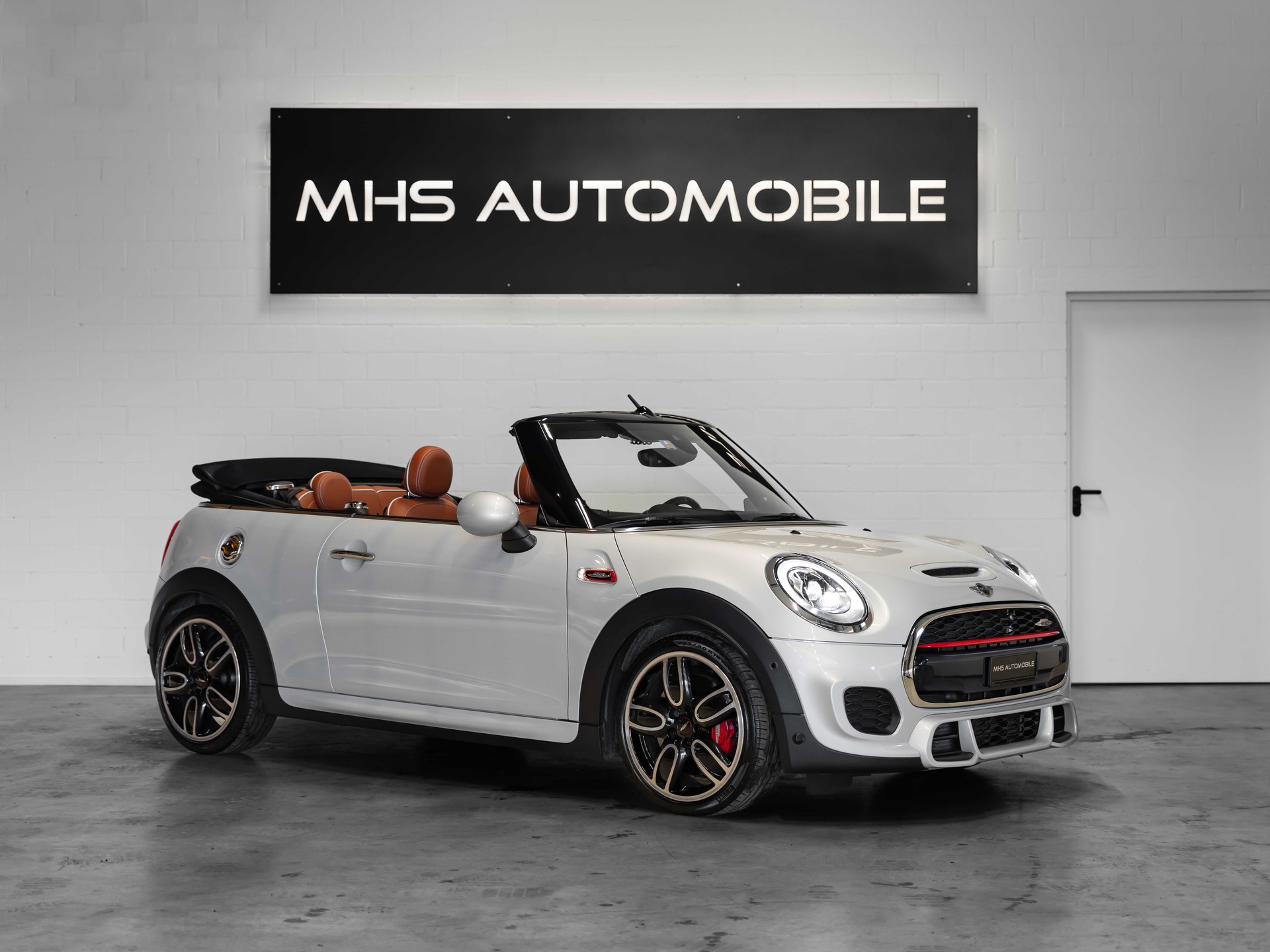 MINI Cooper John Cooper Works Cabriolet Steptronic-image-6