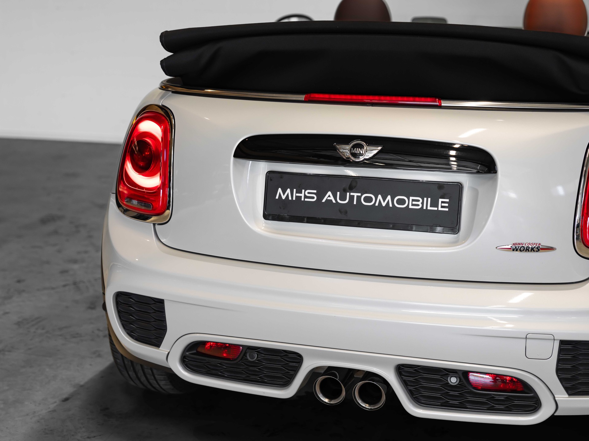 MINI Cooper John Cooper Works Cabriolet Steptronic-image-27