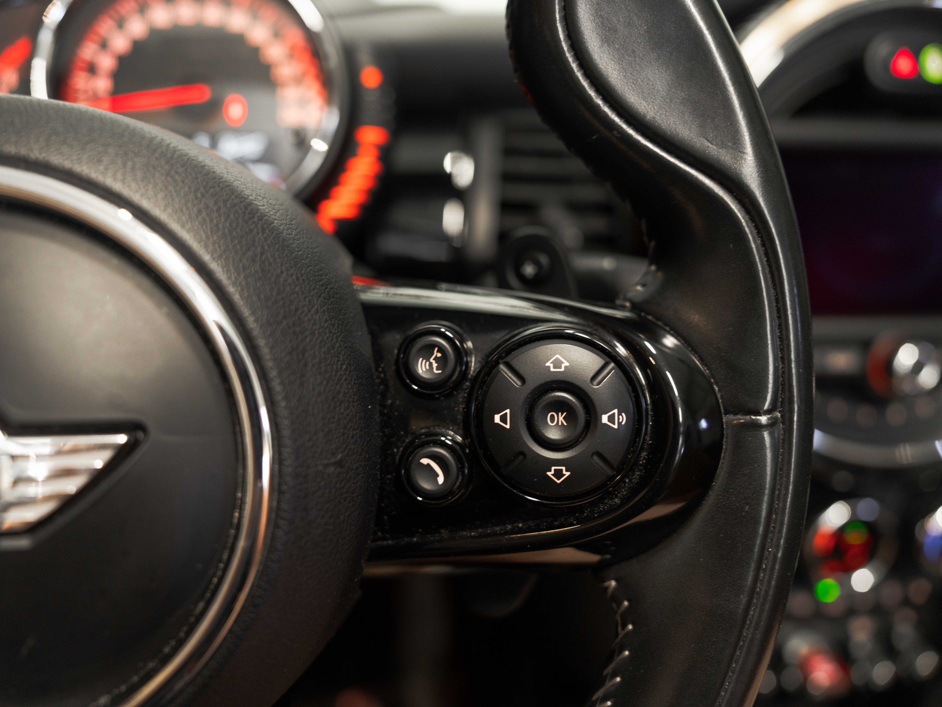 MINI Cooper John Cooper Works Cabriolet Steptronic-image-48