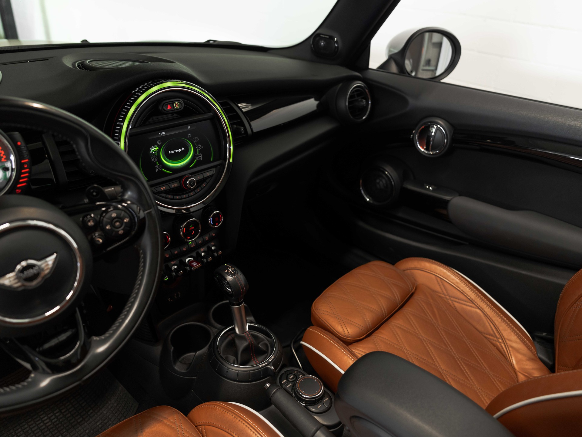 MINI Cooper John Cooper Works Cabriolet Steptronic-image-9