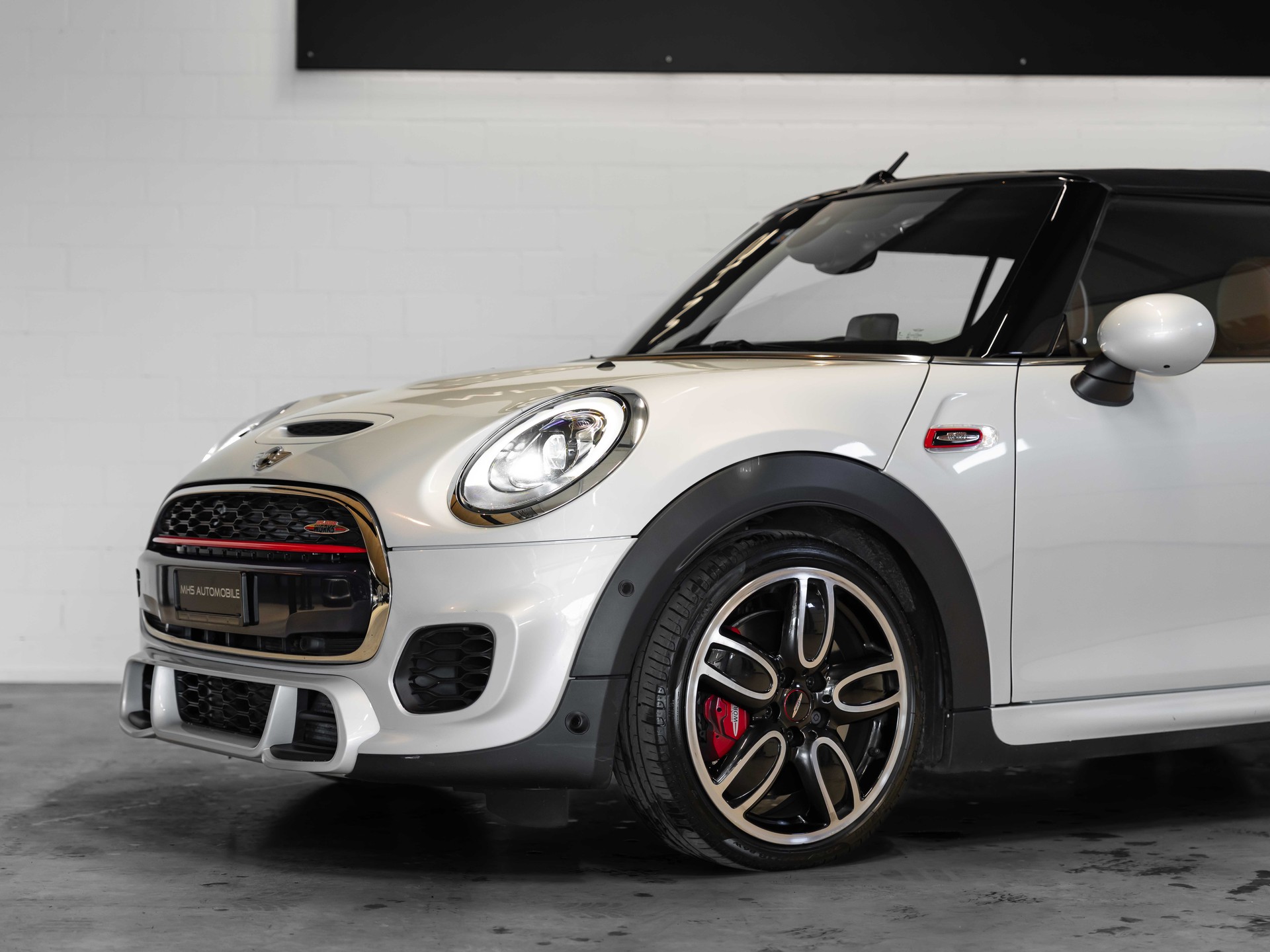 MINI Cooper John Cooper Works Cabriolet Steptronic-image-15