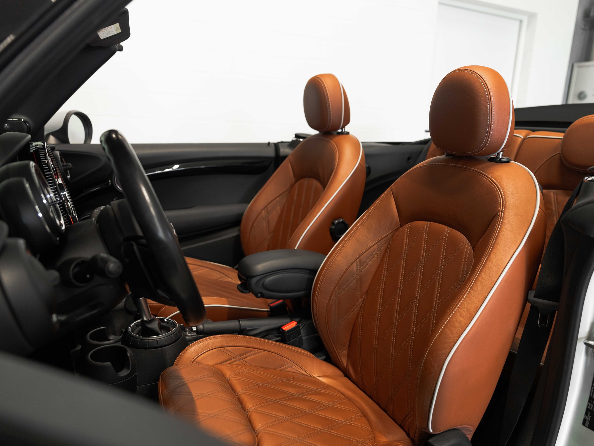 MINI Cooper John Cooper Works Cabriolet Steptronic-image-11