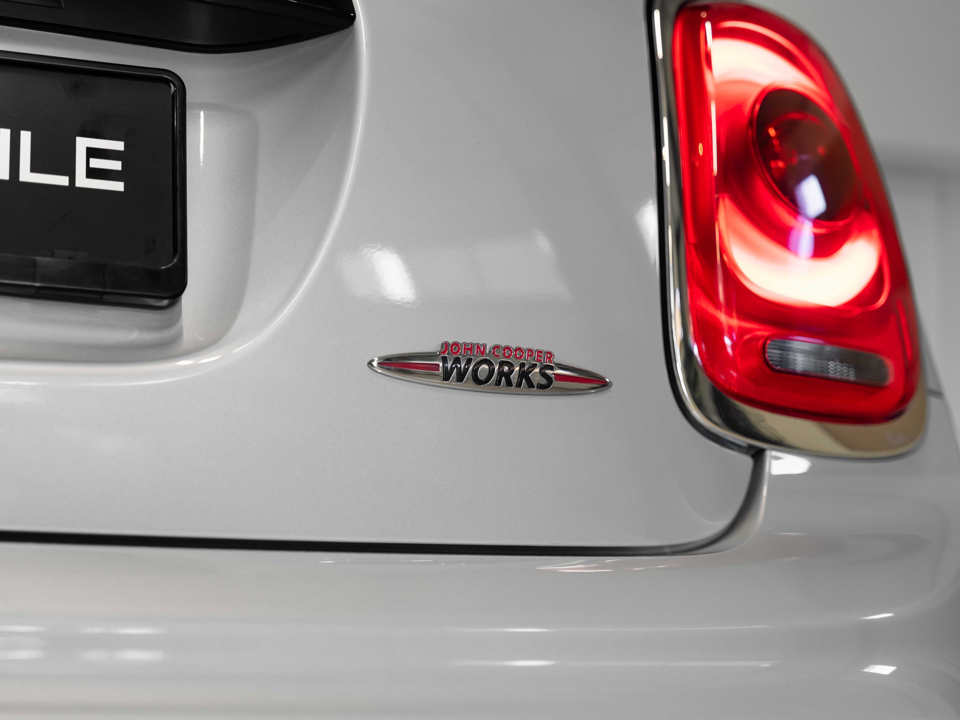MINI Cooper John Cooper Works Cabriolet Steptronic-image-25