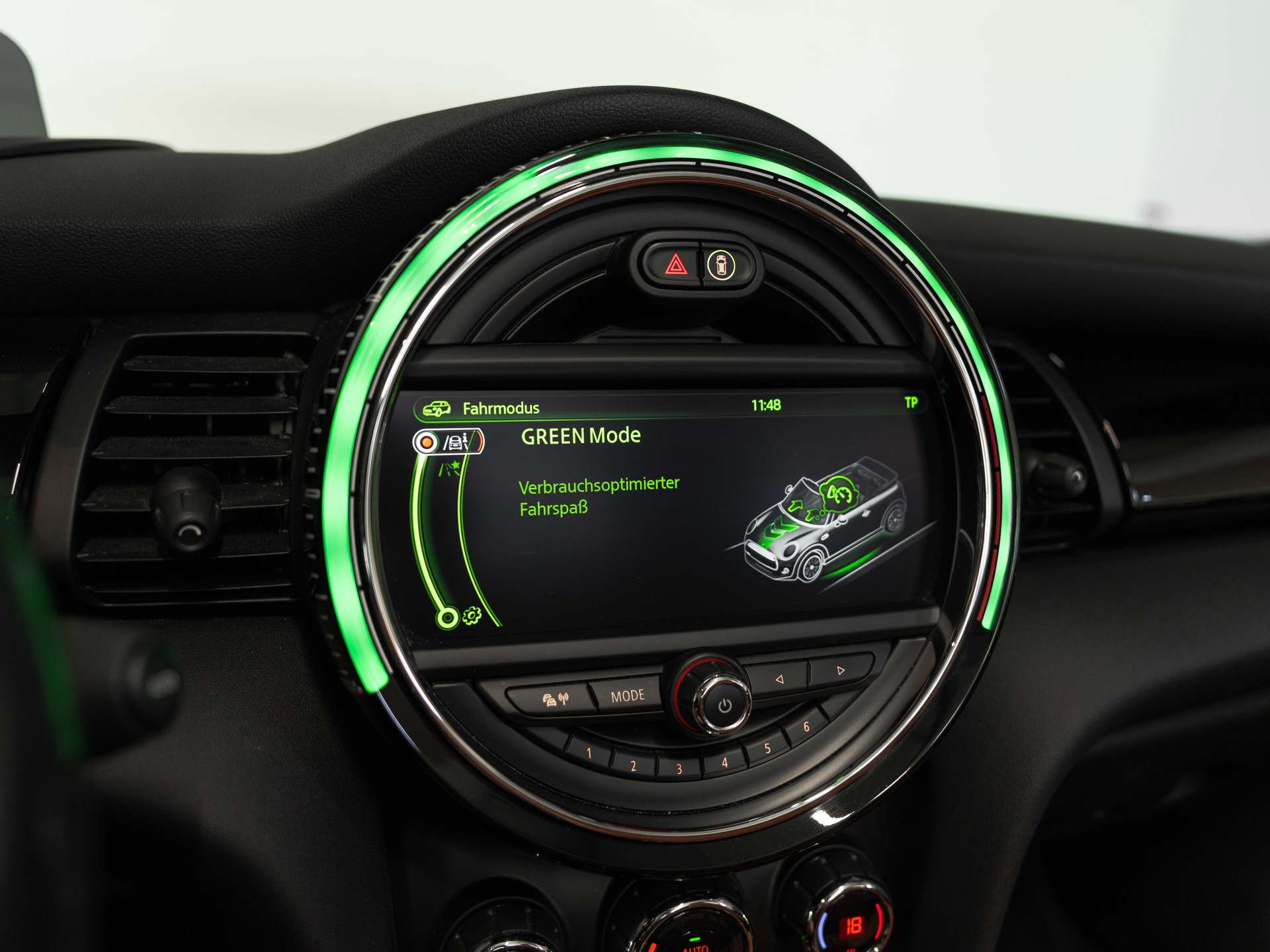 MINI Cooper John Cooper Works Cabriolet Steptronic-image-42