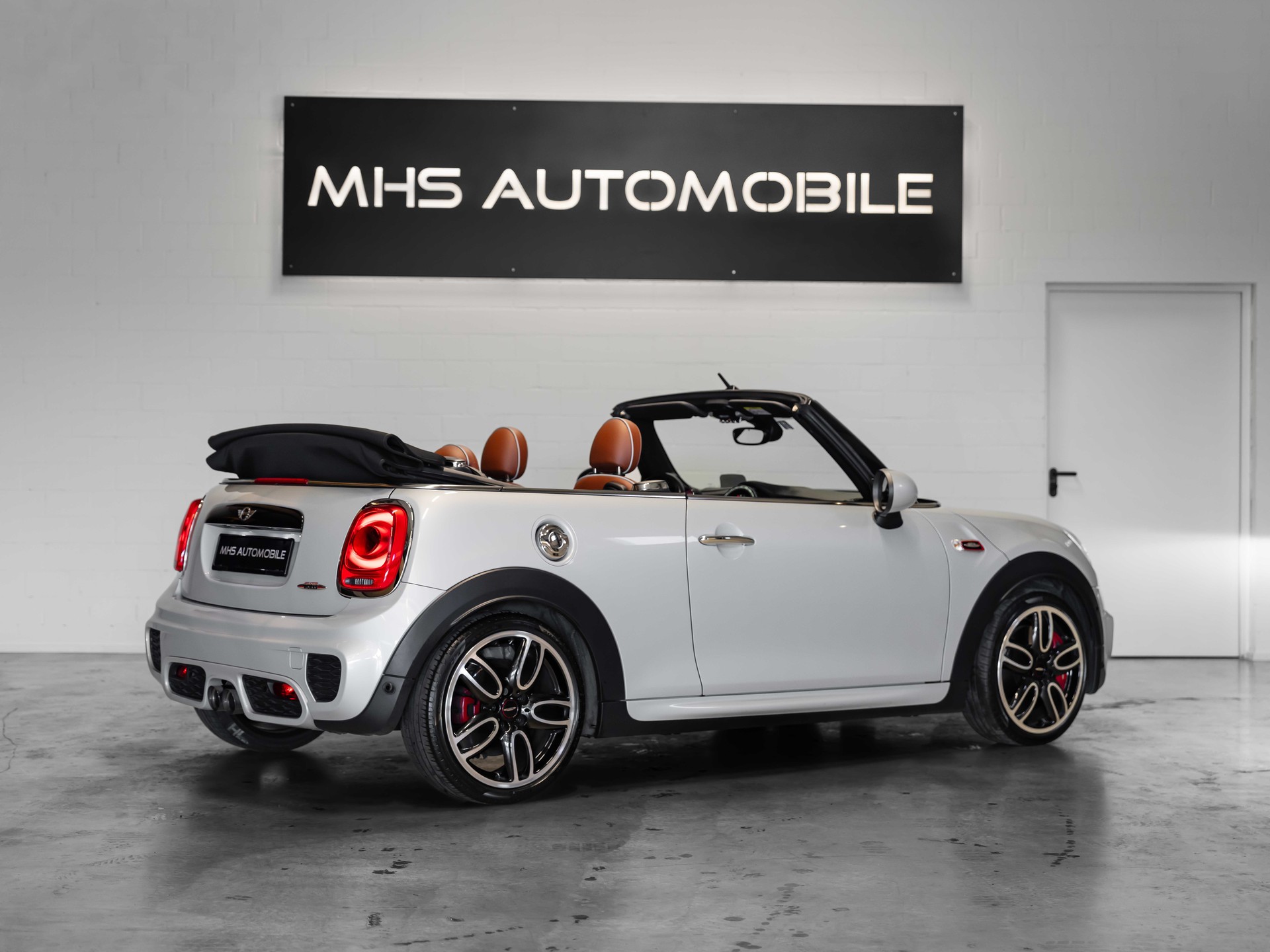 MINI Cooper John Cooper Works Cabriolet Steptronic-image-5