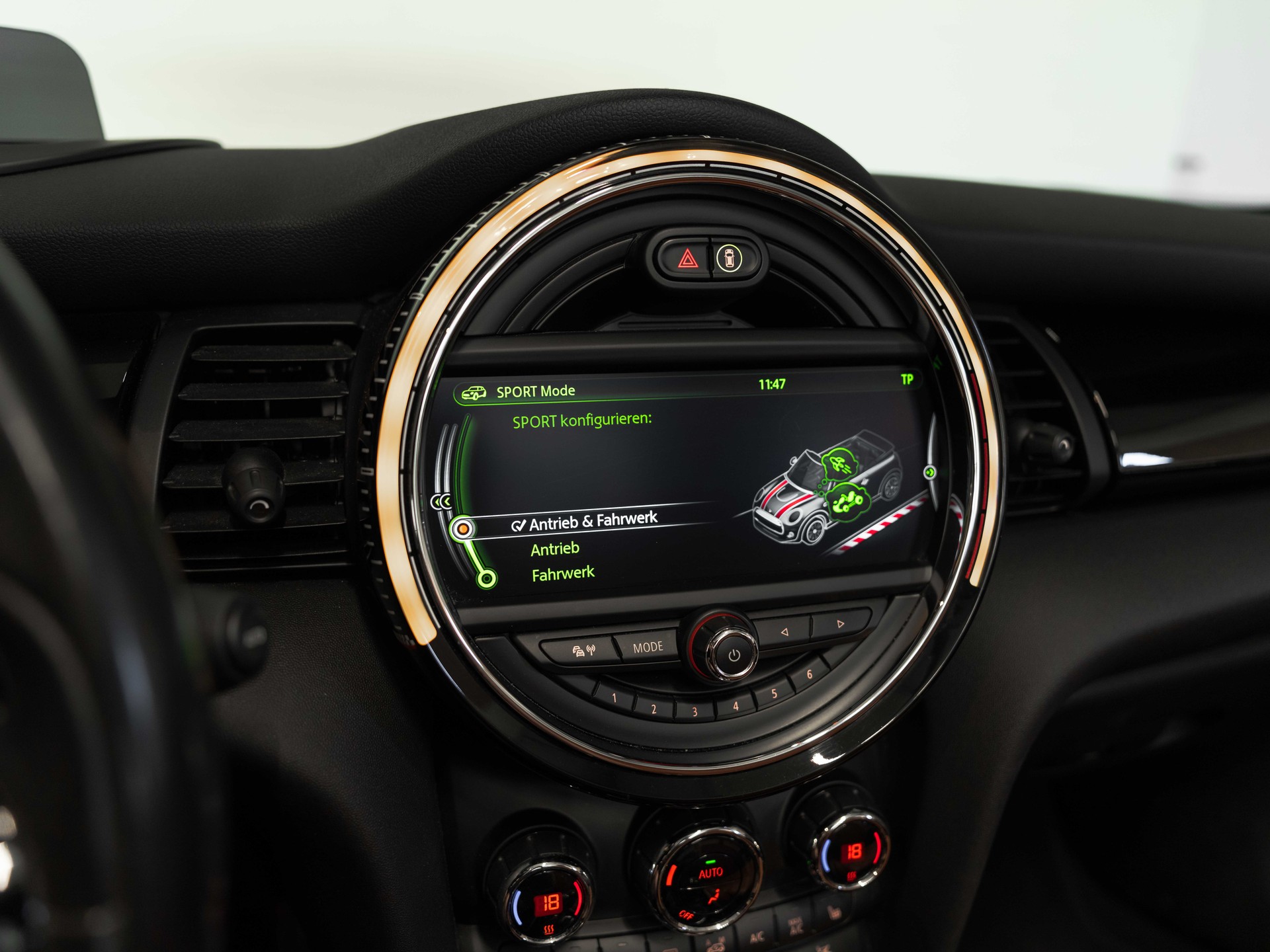 MINI Cooper John Cooper Works Cabriolet Steptronic-image-37