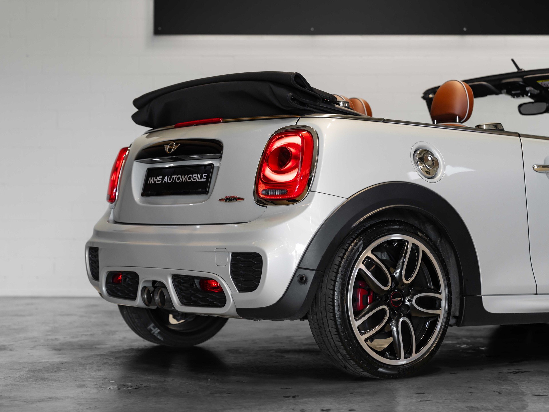 MINI Cooper John Cooper Works Cabriolet Steptronic-image-26
