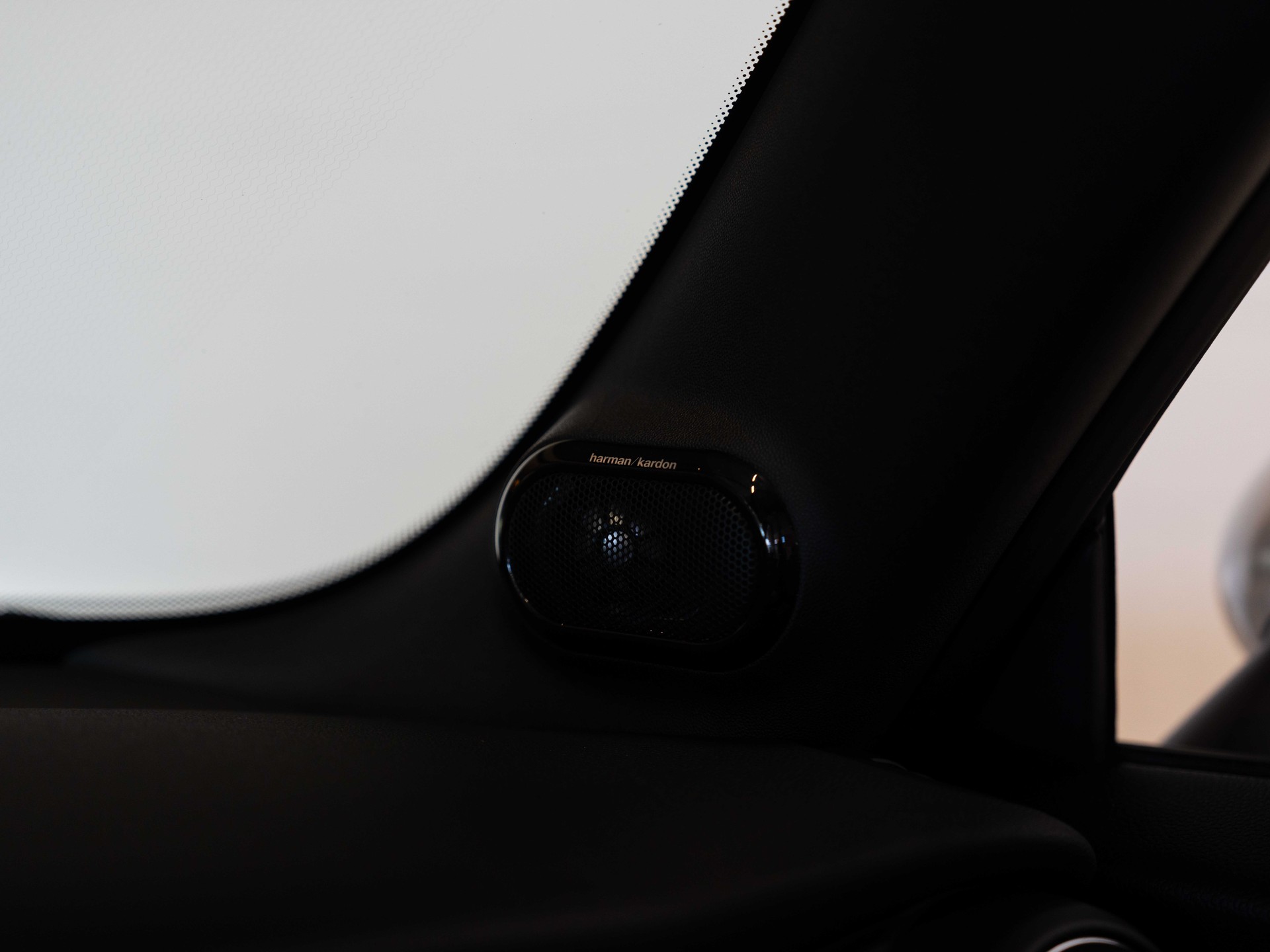 MINI Cooper John Cooper Works Cabriolet Steptronic-image-20