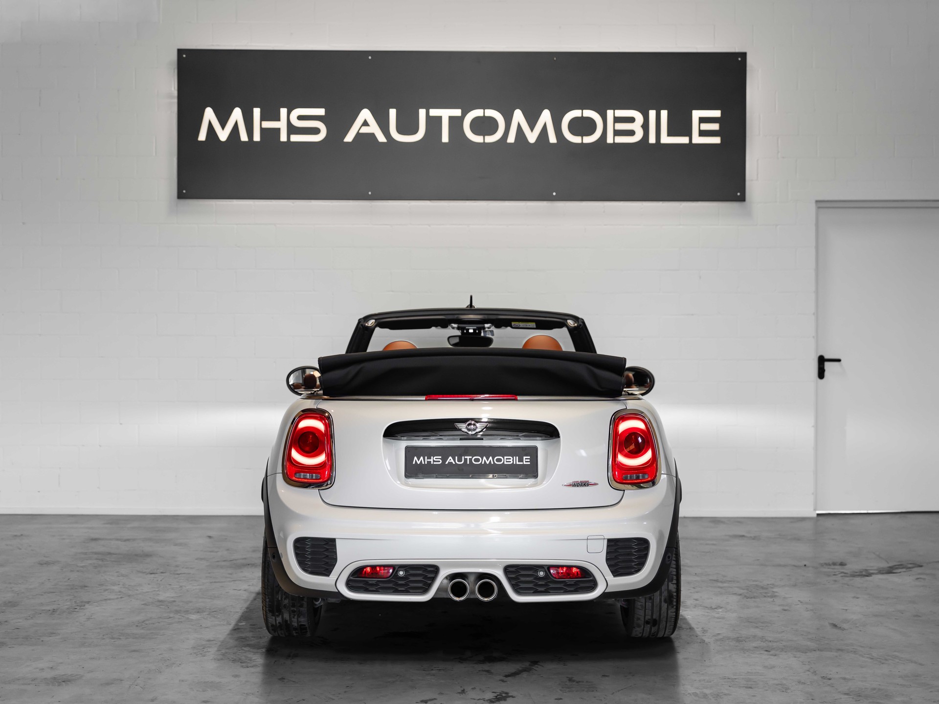 MINI Cooper John Cooper Works Cabriolet Steptronic-image-4