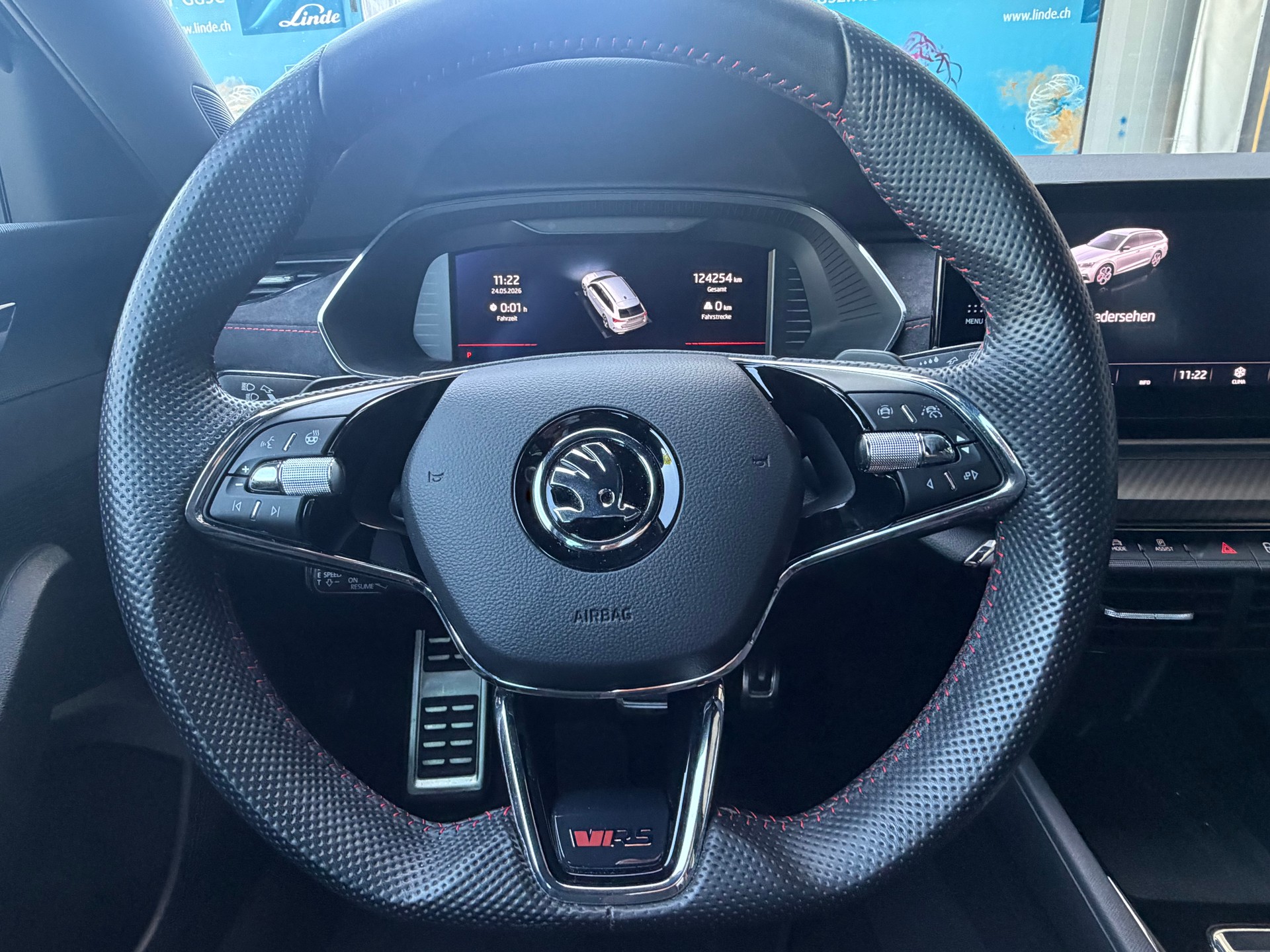 SKODA Octavia Combi 2.0 TSI DSG RS-image-11