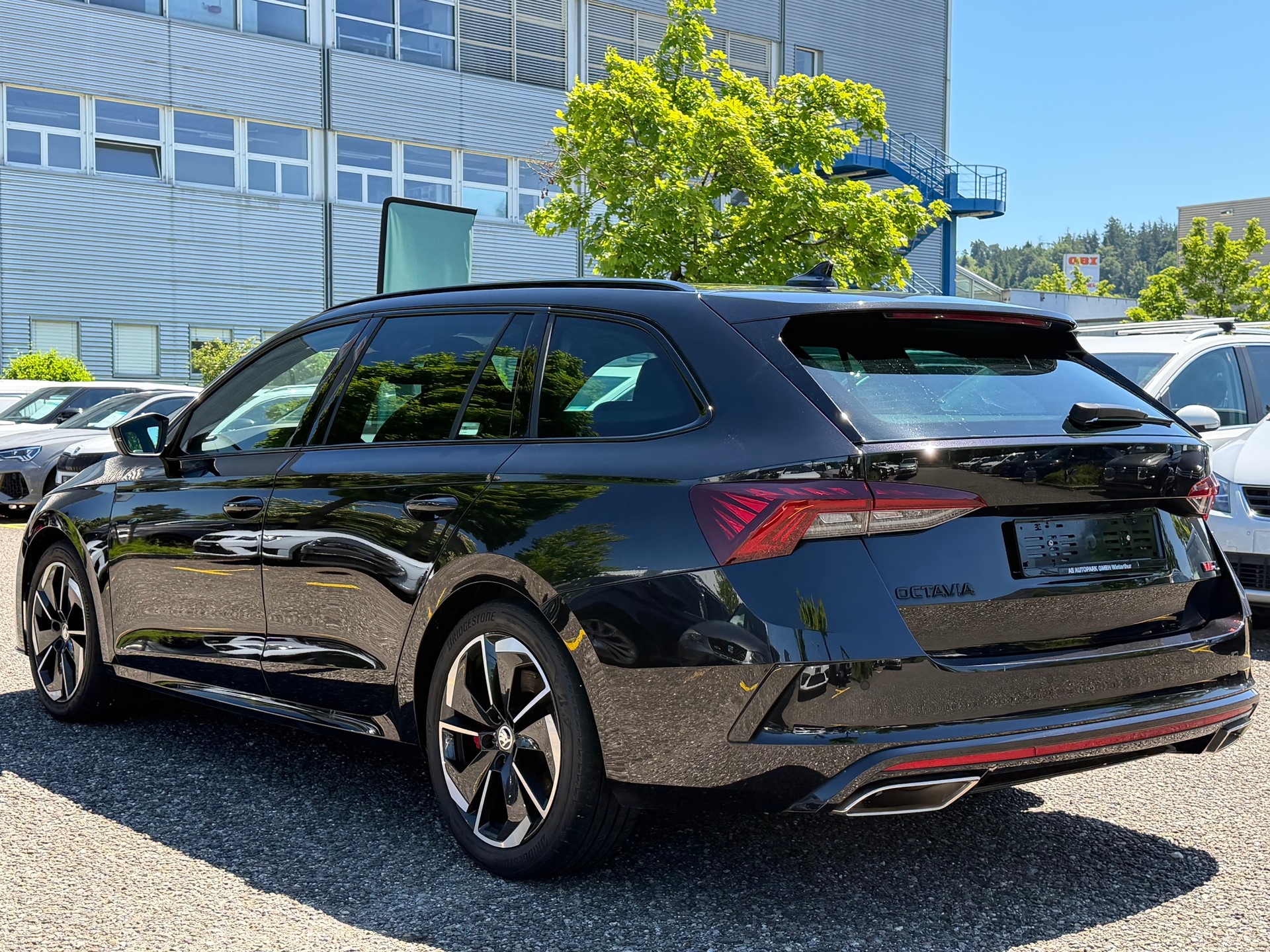 SKODA Octavia Combi 2.0 TSI DSG RS-image-6