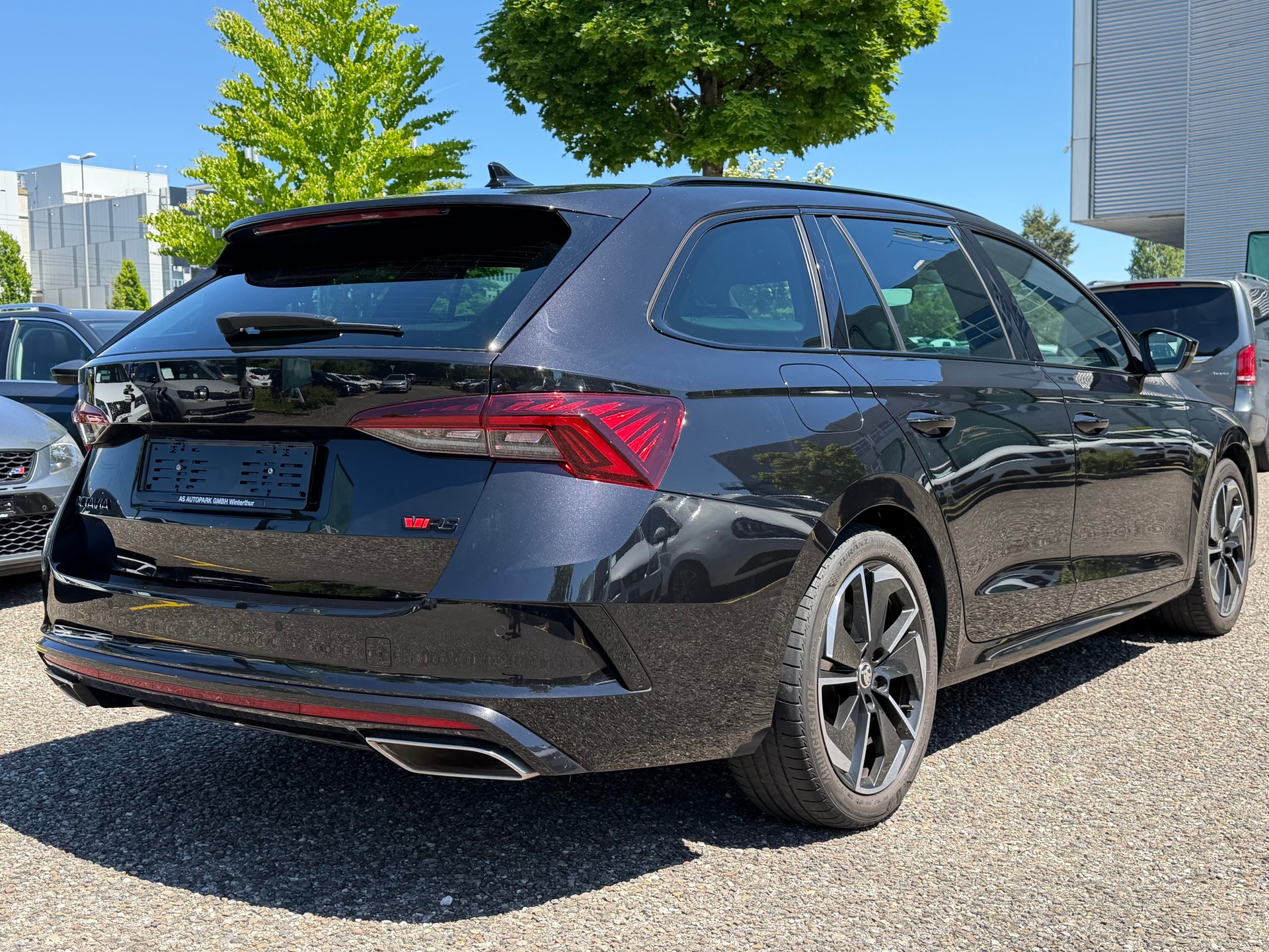 SKODA Octavia Combi 2.0 TSI DSG RS-image-4