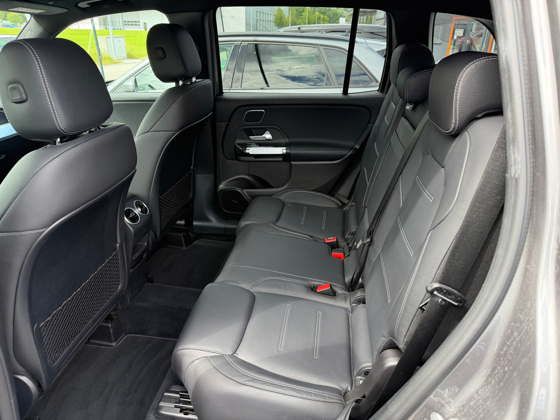 MERCEDES-BENZ GLB 250 4Matic AMG Line 8G-Tronic-image-8