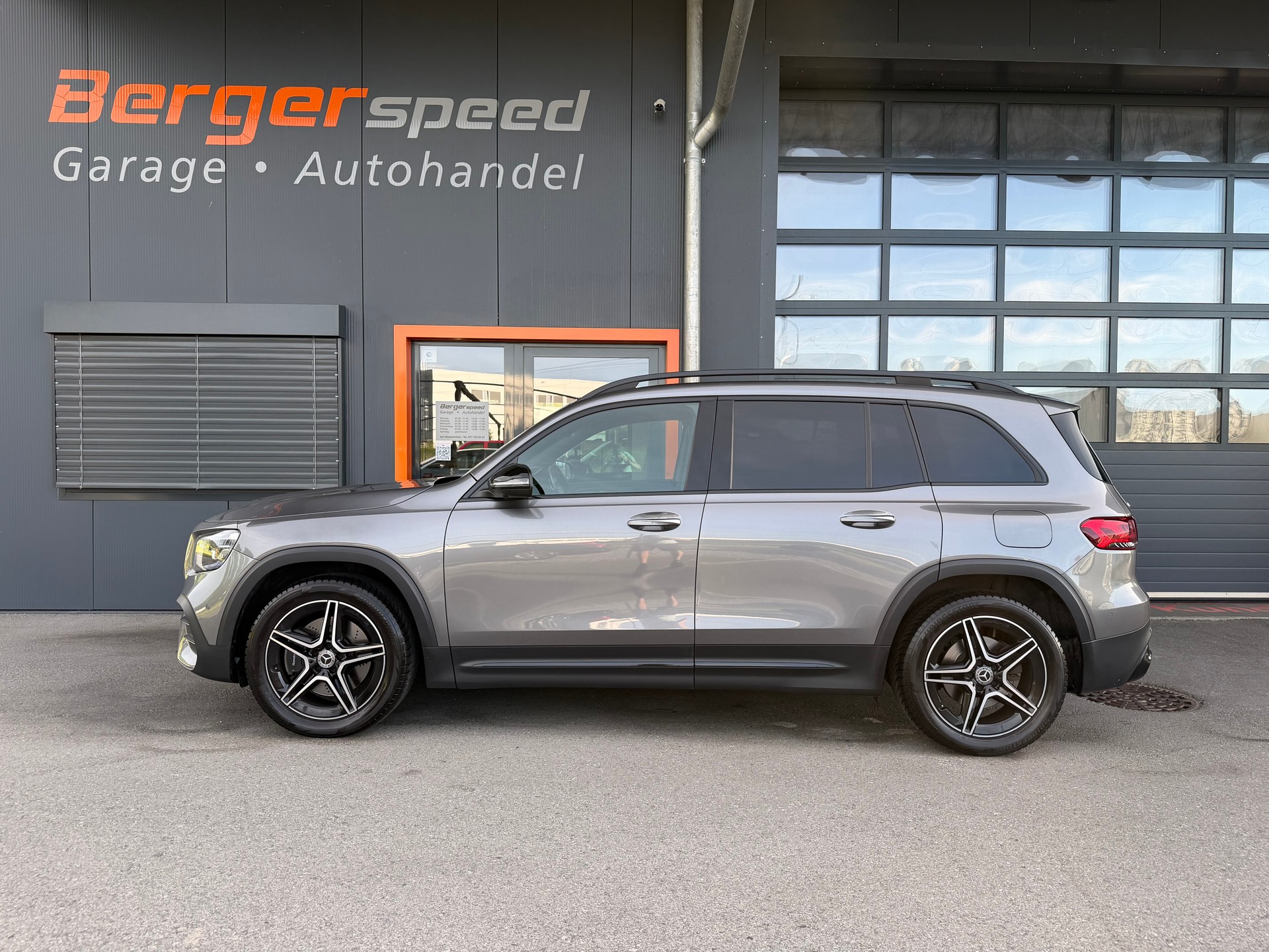 MERCEDES-BENZ GLB 250 4Matic AMG Line 8G-Tronic-image-5