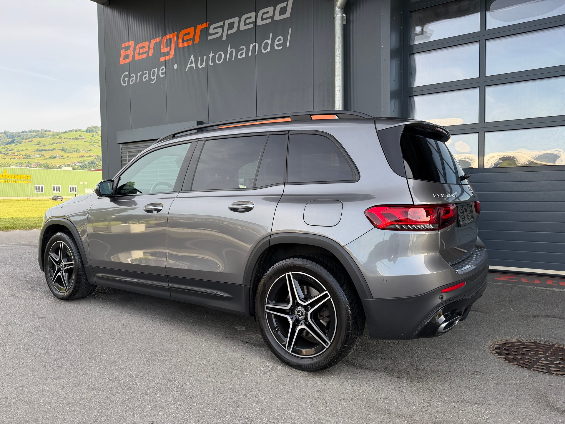 MERCEDES-BENZ GLB 250 4Matic AMG Line 8G-Tronic-image-4