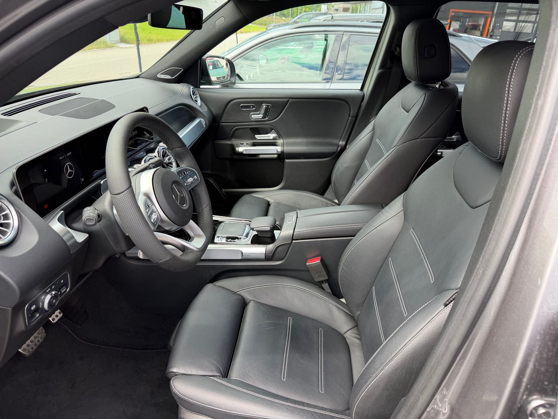 MERCEDES-BENZ GLB 250 4Matic AMG Line 8G-Tronic-image-7