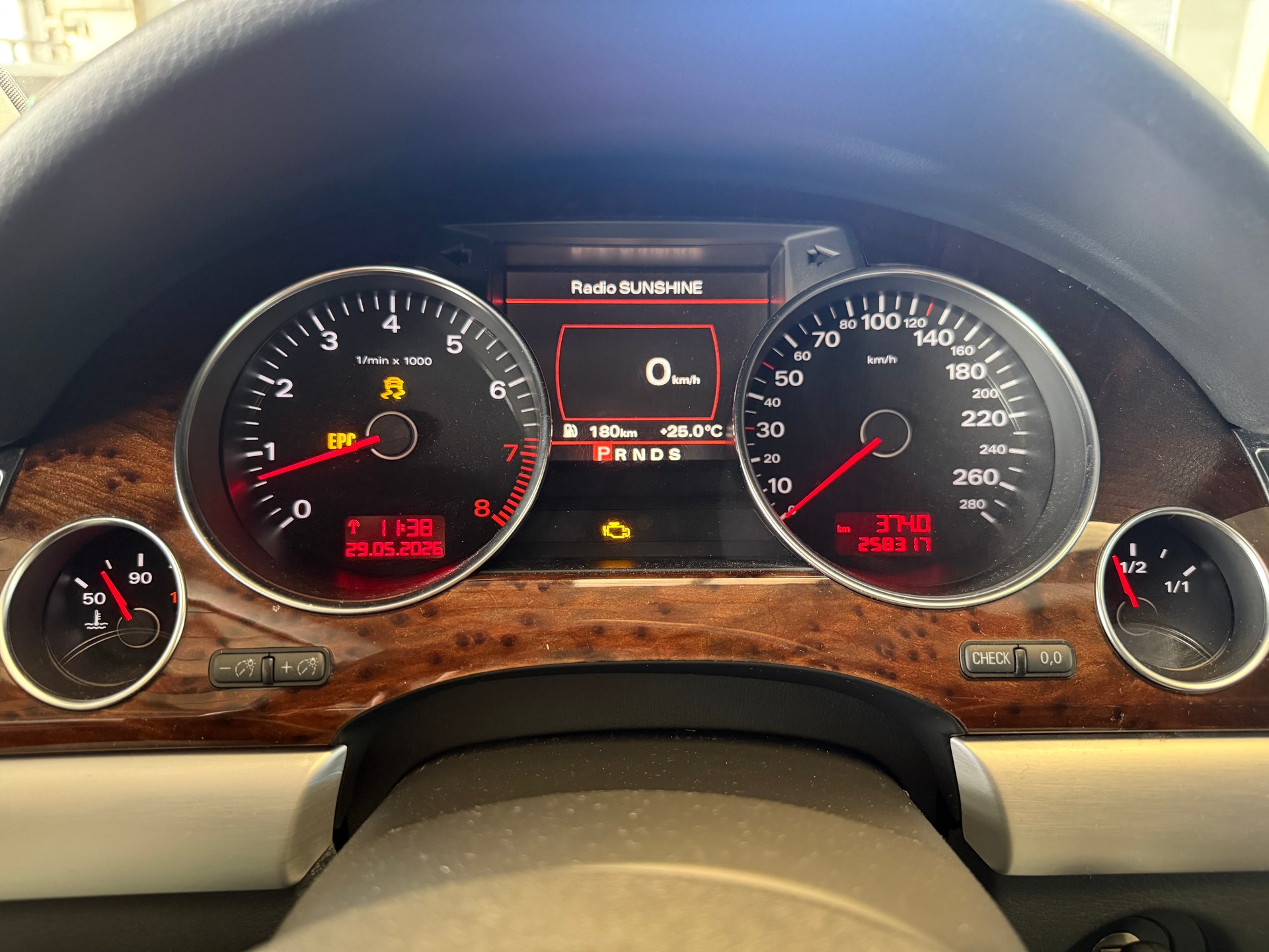 AUDI A8 L 4.2 FSI quattro tiptronic-image-11