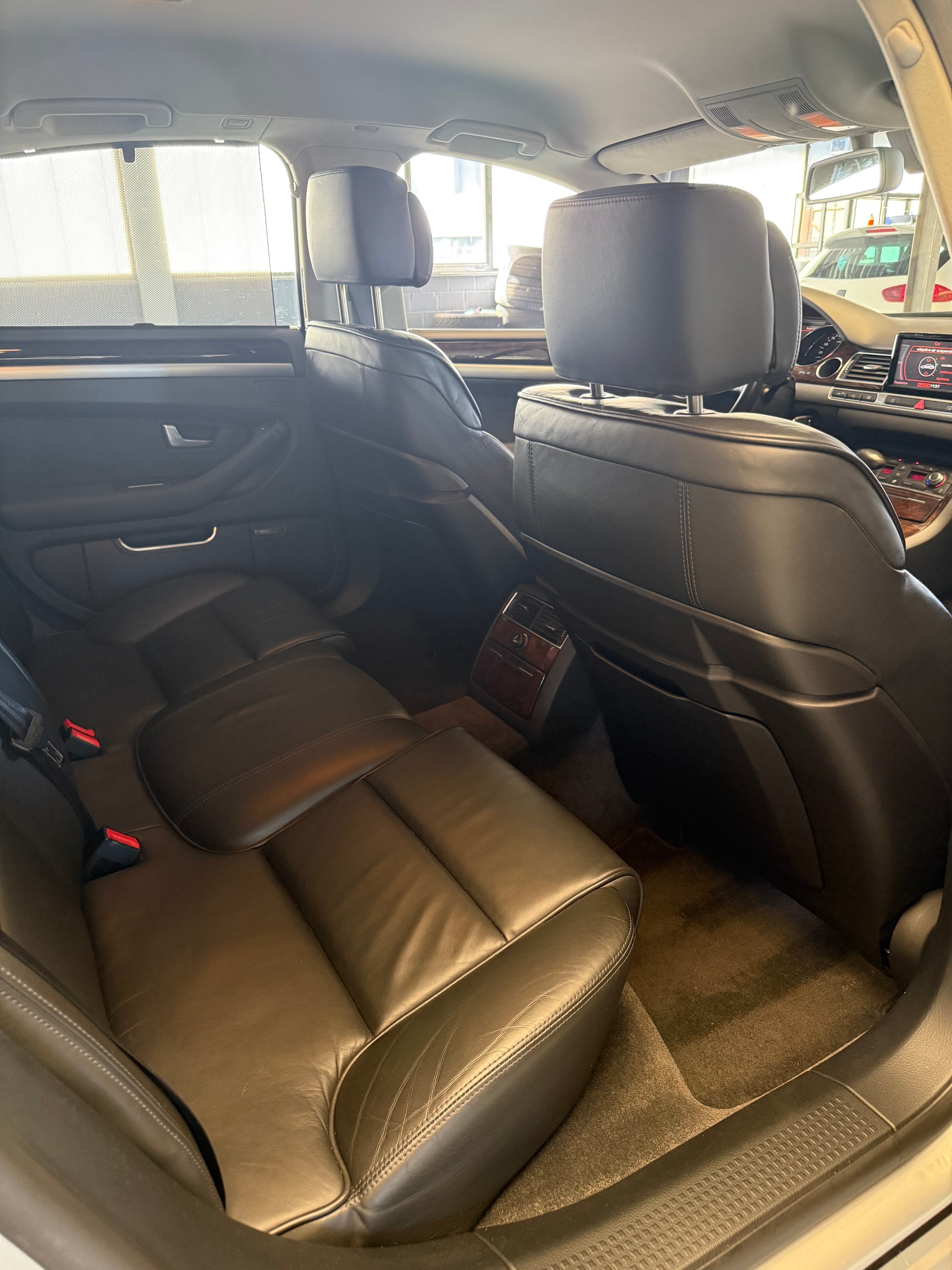 AUDI A8 L 4.2 FSI quattro tiptronic-image-7