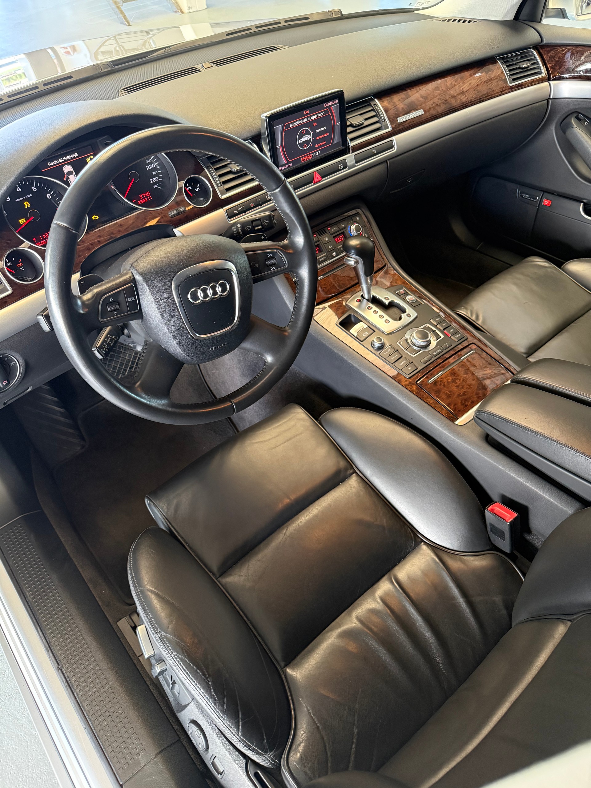 AUDI A8 L 4.2 FSI quattro tiptronic-image-9