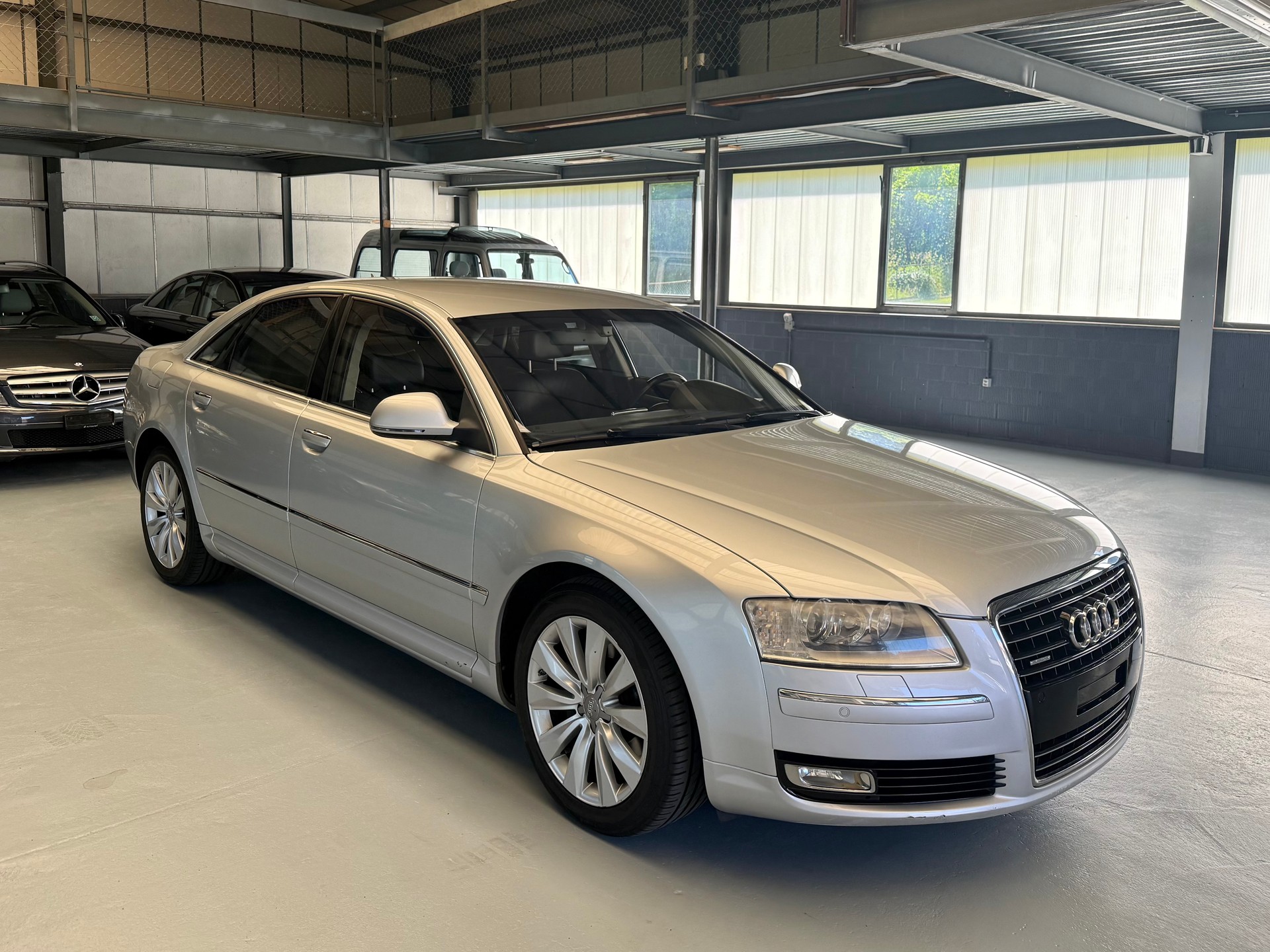 AUDI A8 L 4.2 FSI quattro tiptronic