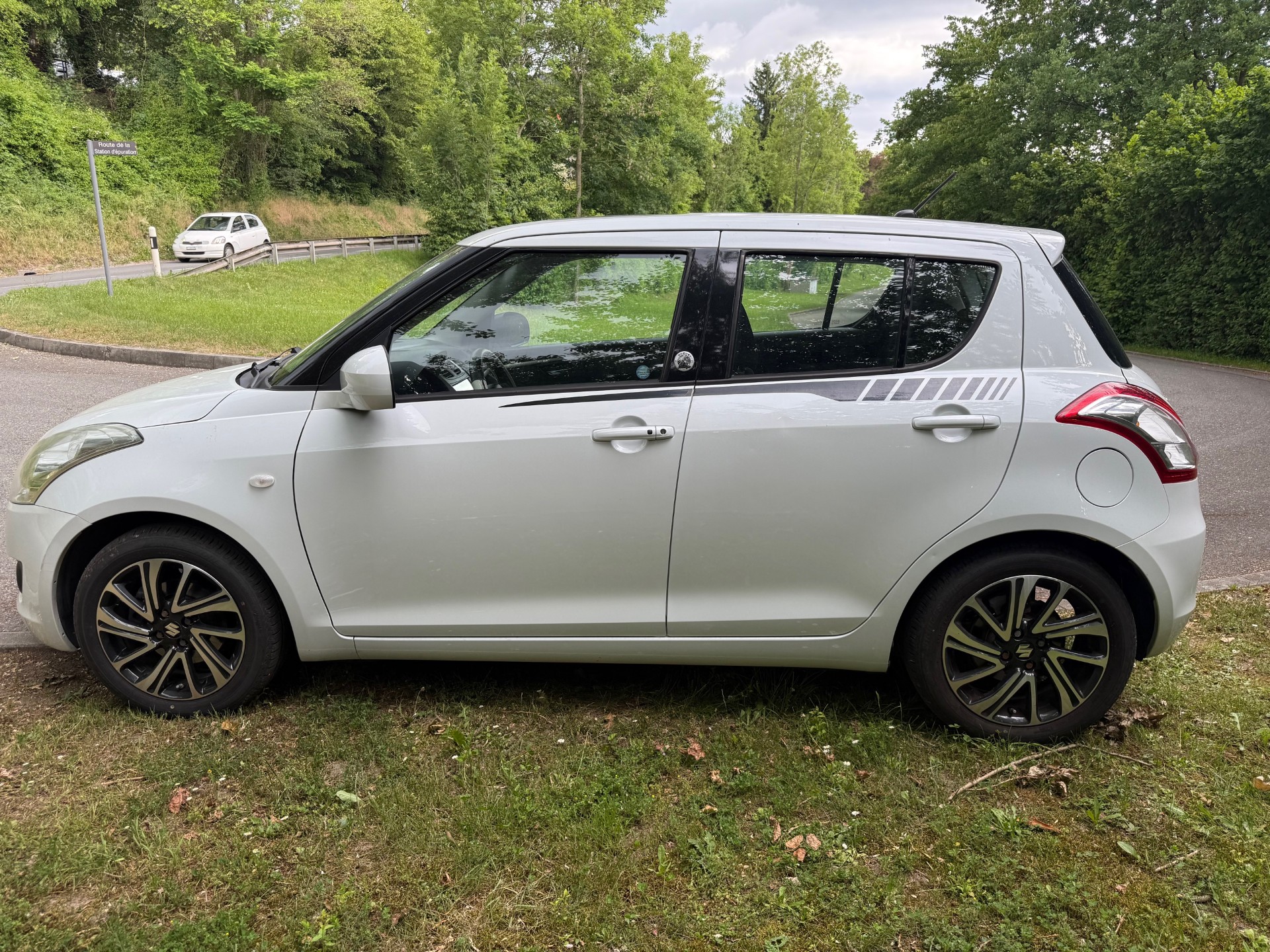 SUZUKI Swift 1.2i 16V GL Indigo-image-3