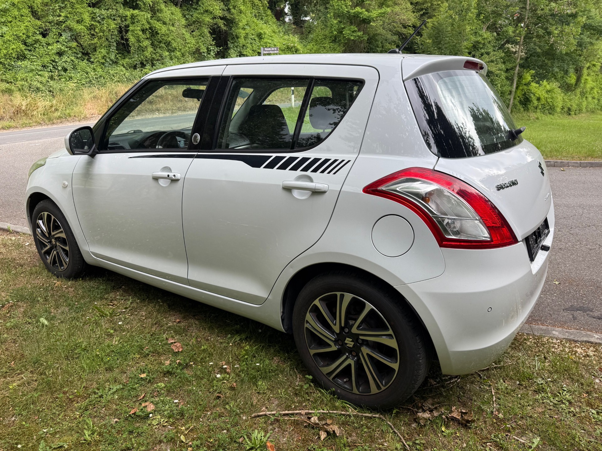 SUZUKI Swift 1.2i 16V GL Indigo-image-2