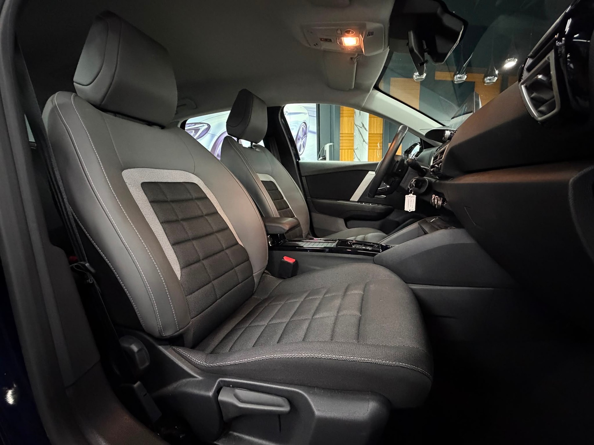 CITROEN C4 1.2 130 Plus EAT8-image-15