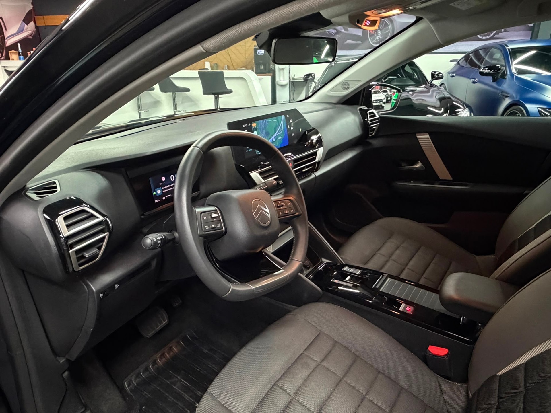 CITROEN C4 1.2 130 Plus EAT8-image-9