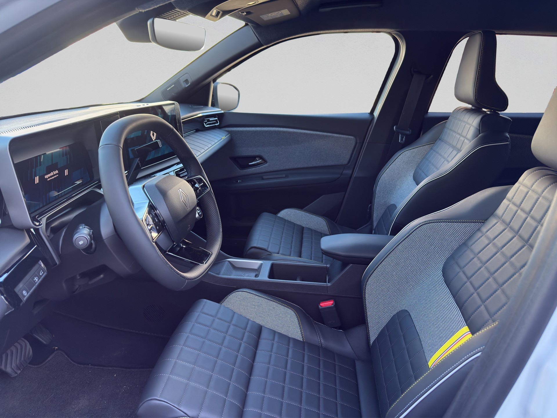 RENAULT R4 E-Tech Comfort Range 52 kWh Iconic-image-8