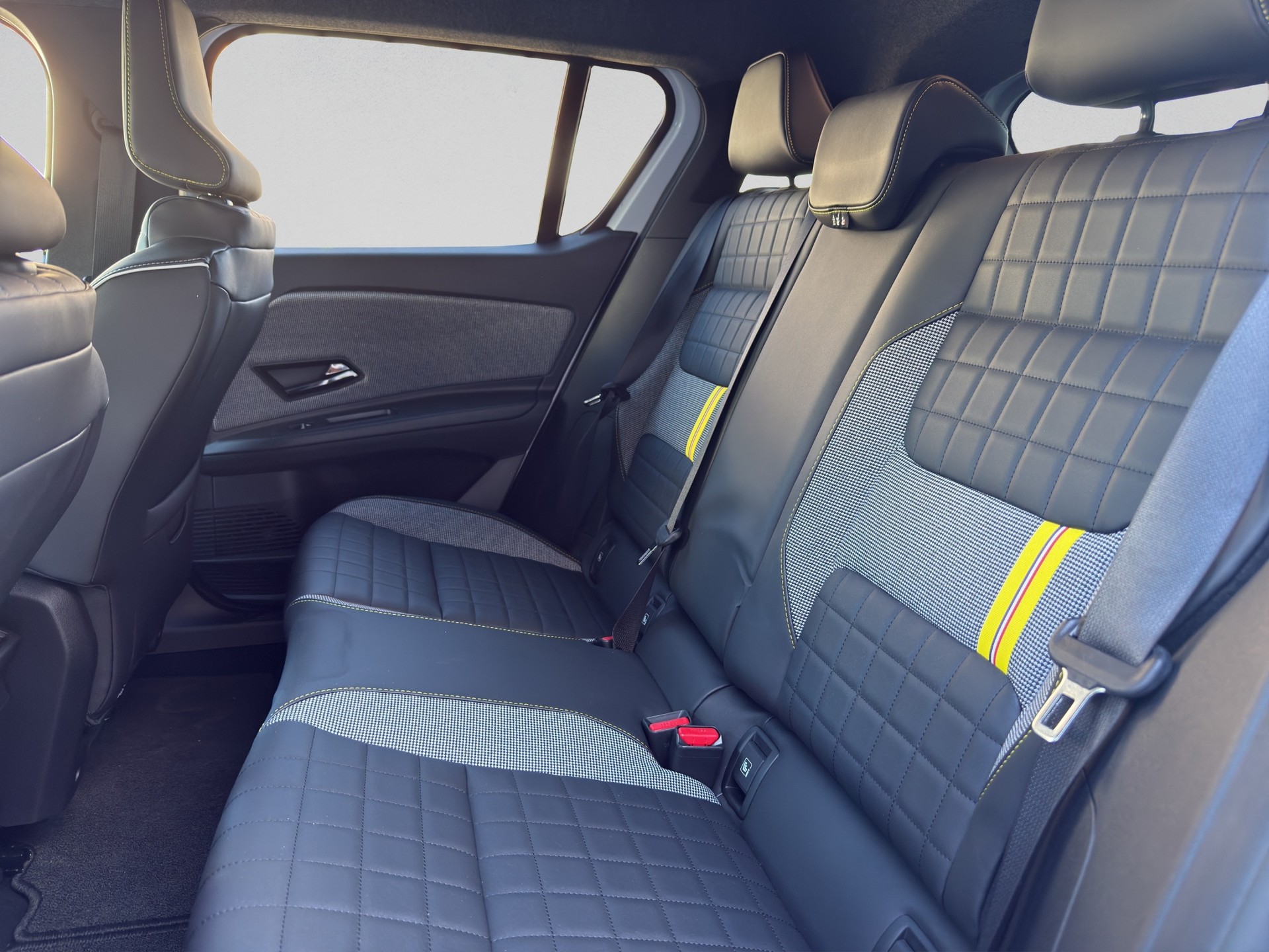 RENAULT R4 E-Tech Comfort Range 52 kWh Iconic-image-14
