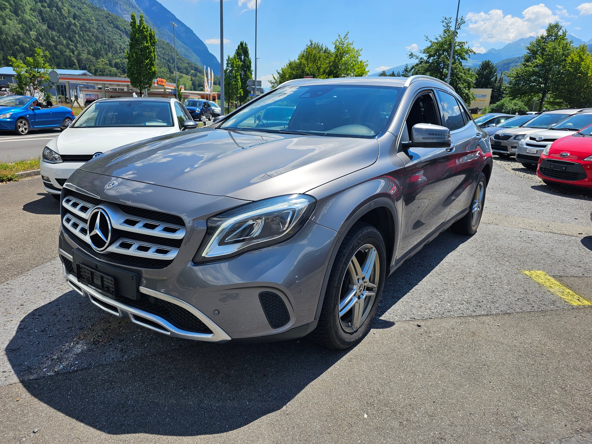 MERCEDES-BENZ GLA 200