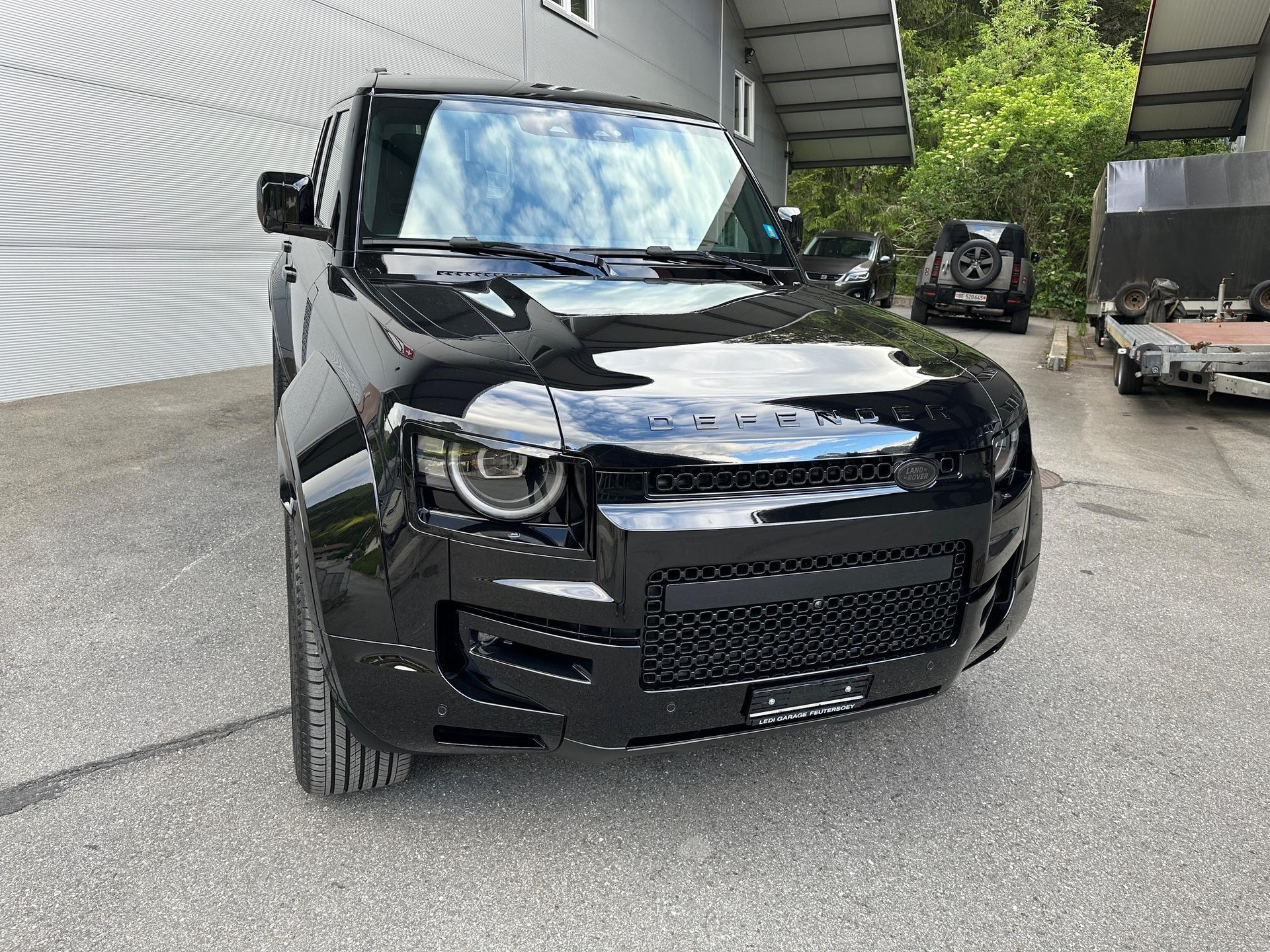LAND ROVER Defender 110 4.4 V8 Octa Black-showroom-element-3