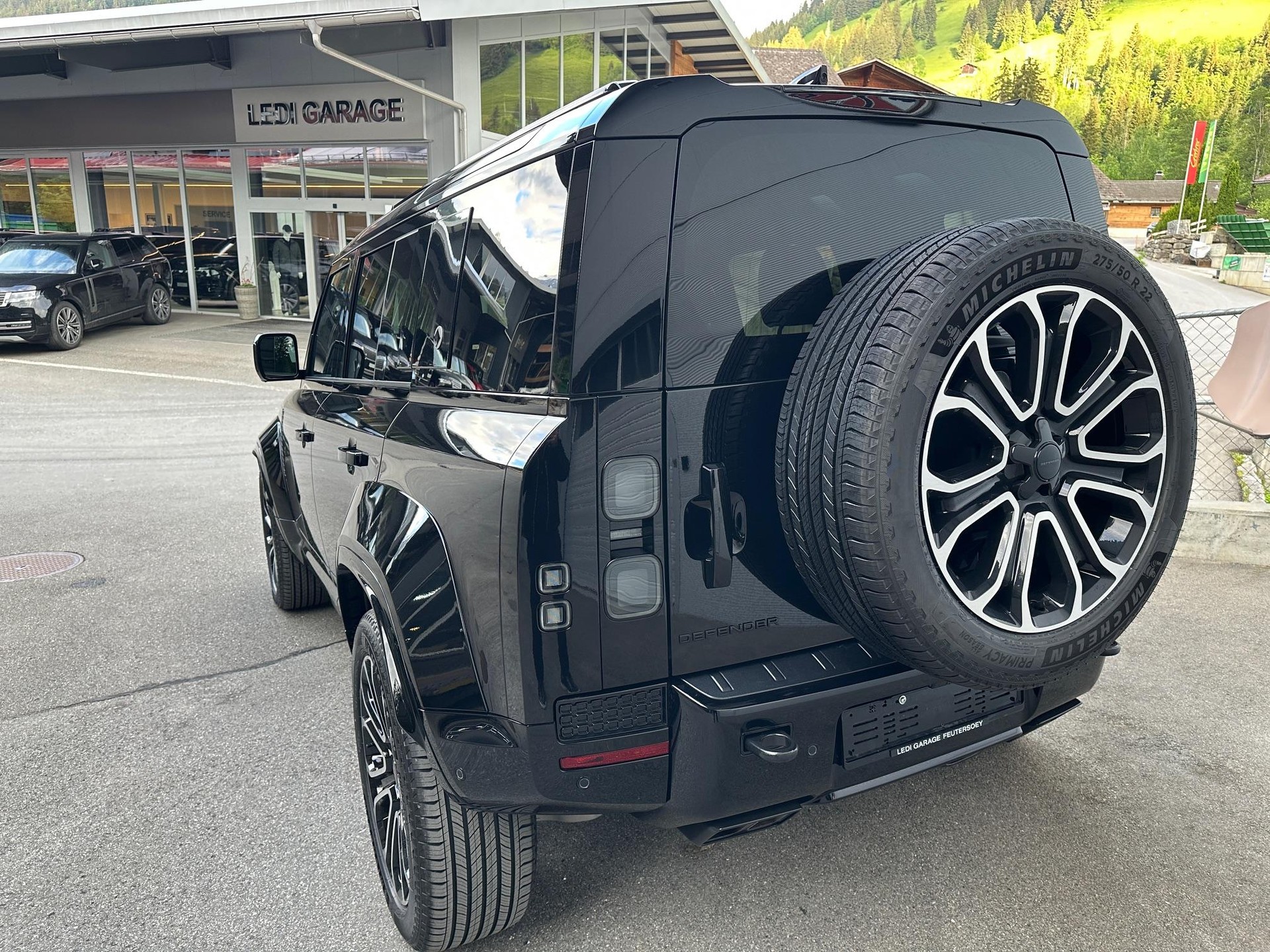 LAND ROVER Defender 110 4.4 V8 Octa Black-image-7