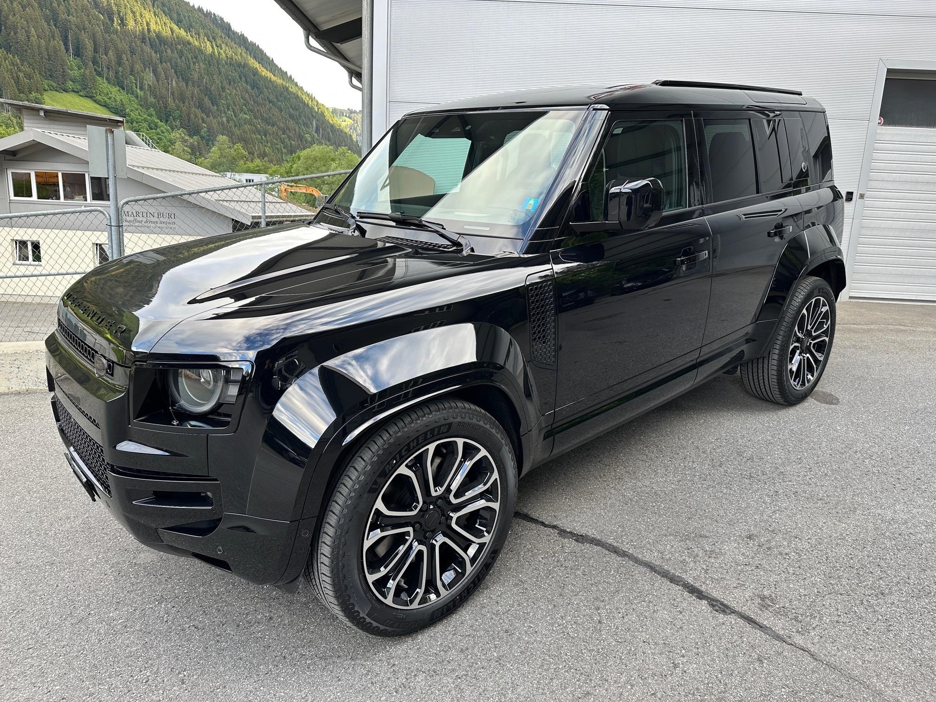 LAND ROVER Defender 110 4.4 V8 Octa Black